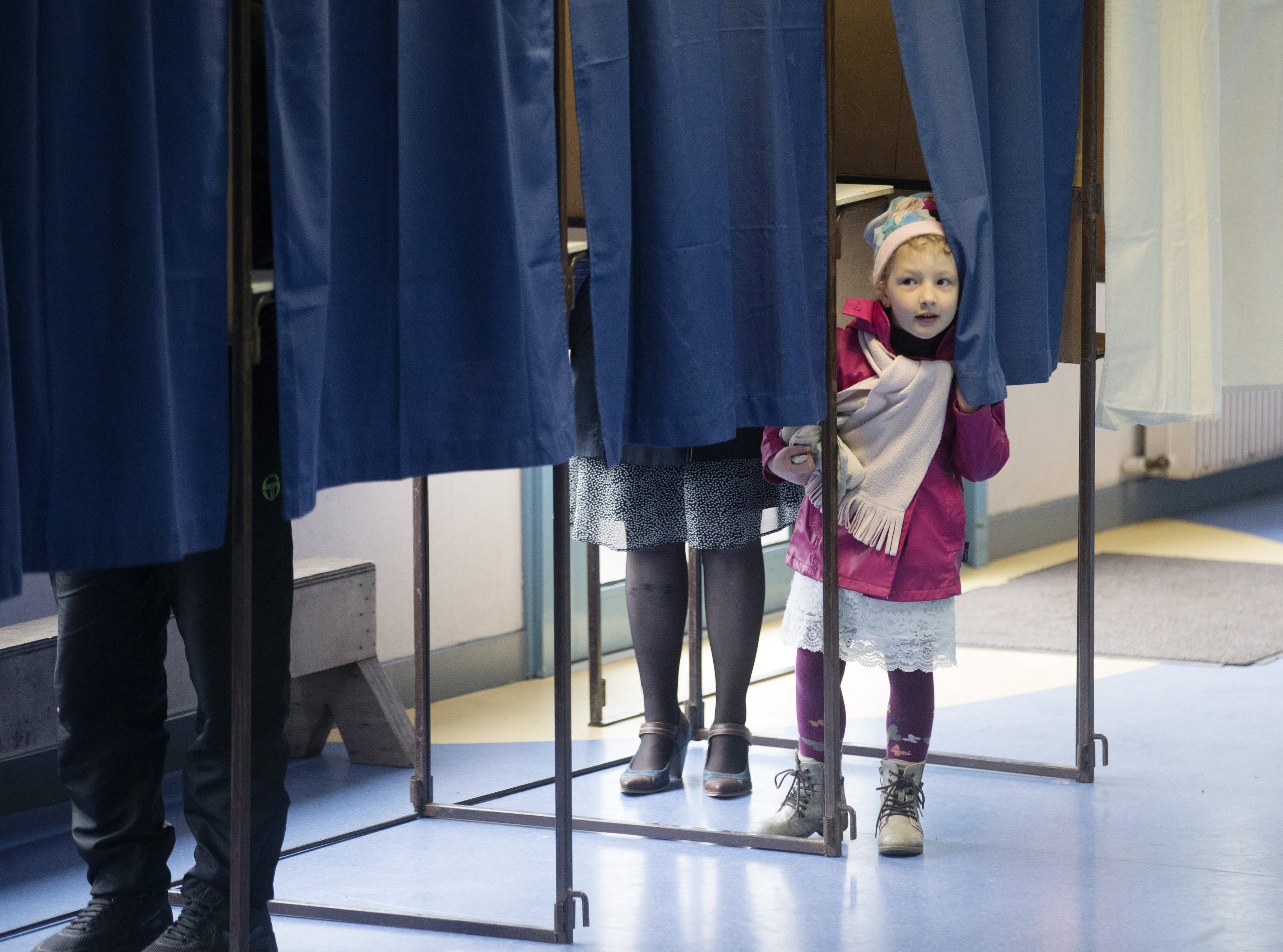 França: Projeções preveem número recorde de votos brancos e nulos