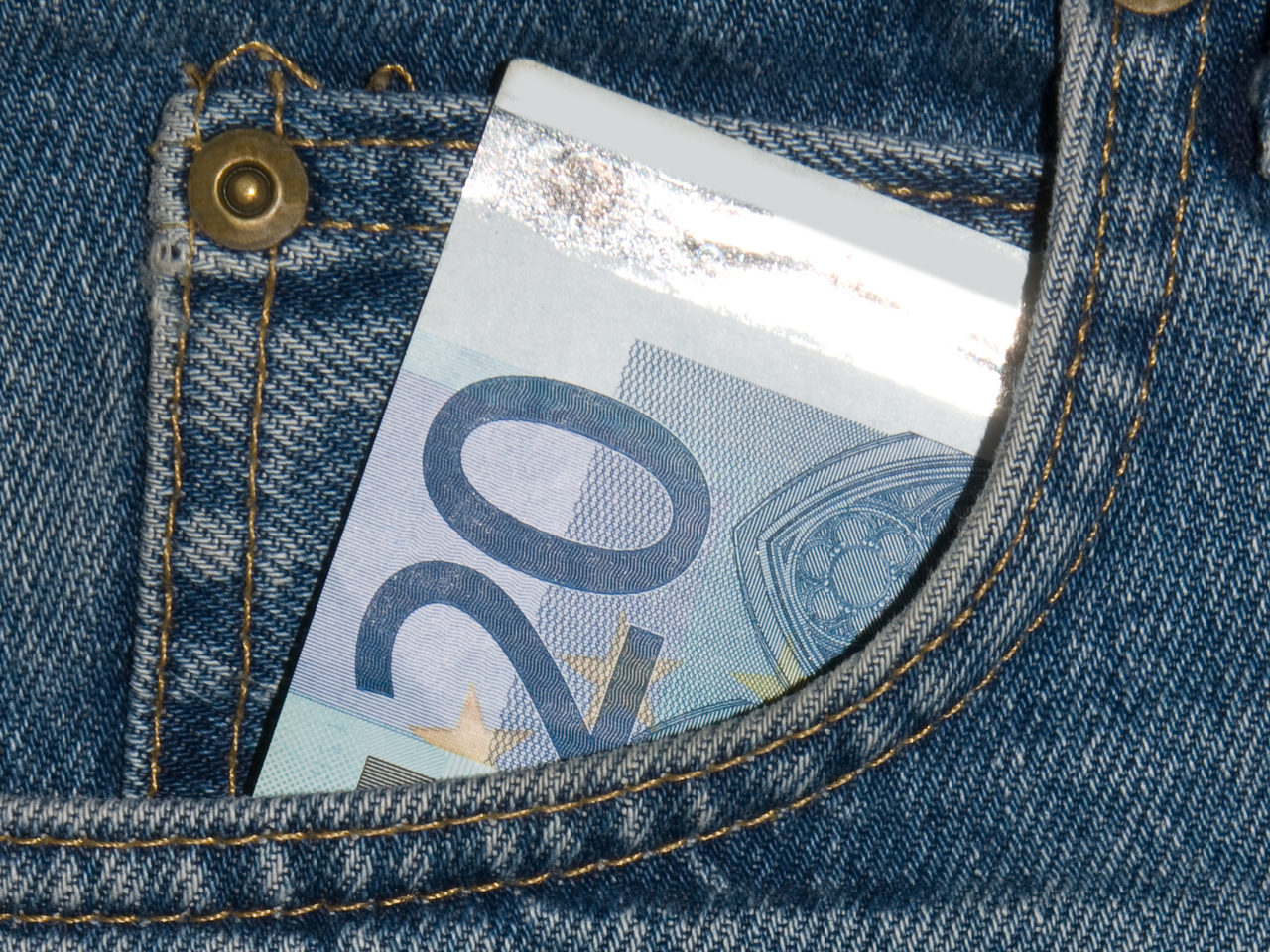 Quanto tem na carteira? Segundo um estudo, mais de 90% dos portugueses têm em média 22 euros