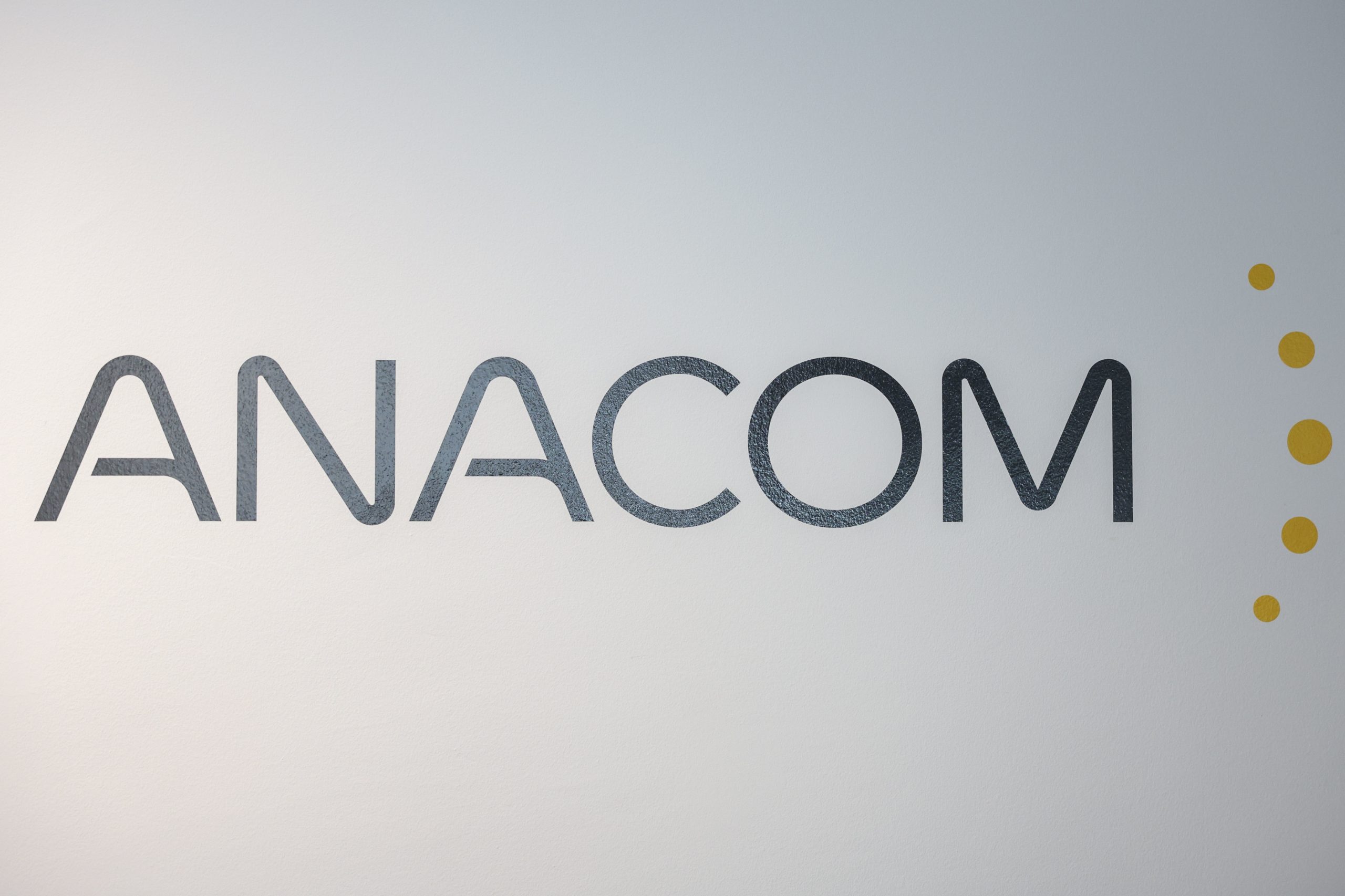 Tribunal reduz coima da Anacom à Nowo por alteração de preços sem comunicação