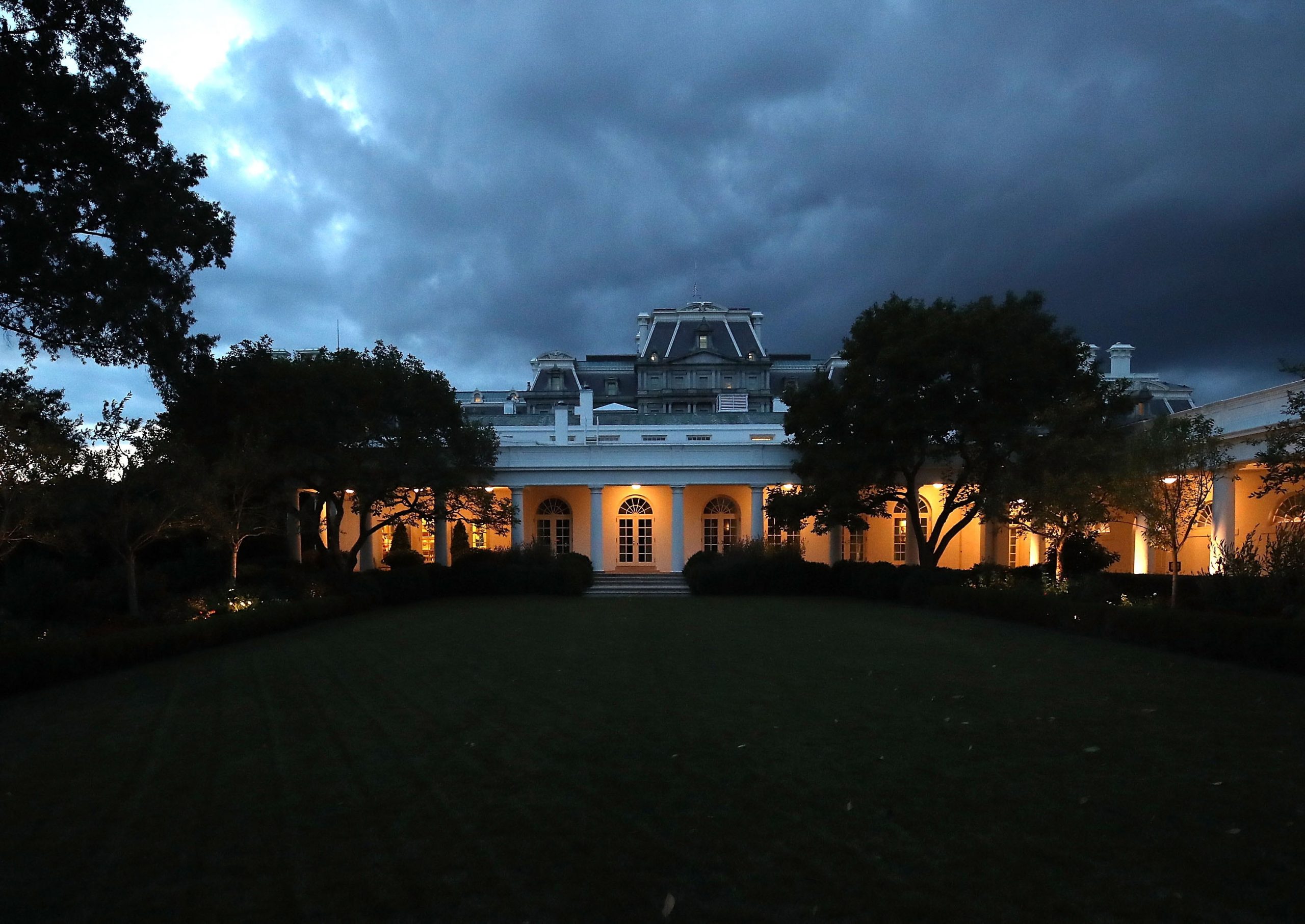 New York Times publicou artigo de autor anónimo que revela resistência interna na Casa Branca