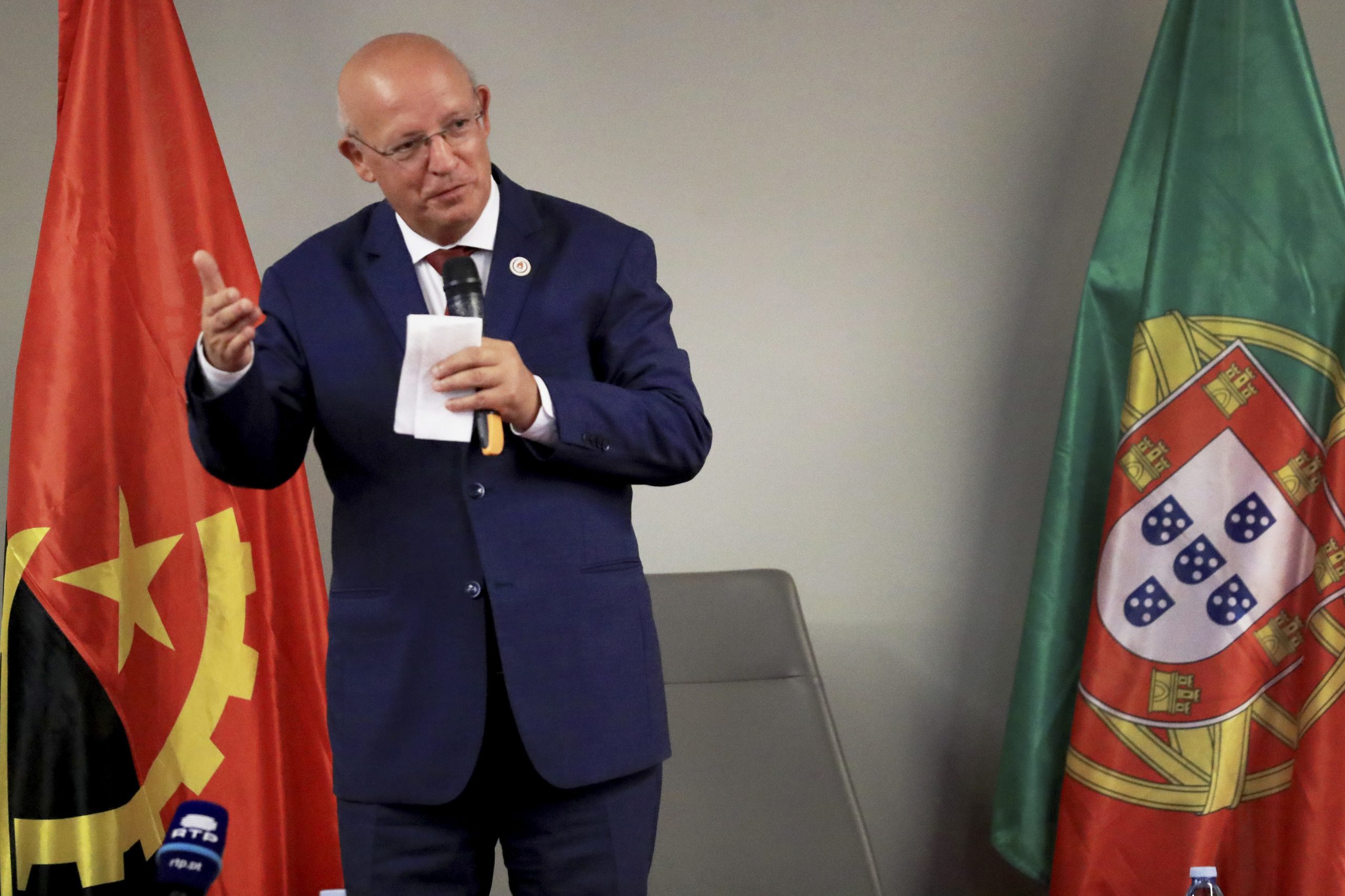 Augusto Santos Silva confiante em “ótimo resultado” do PS nas eleições
