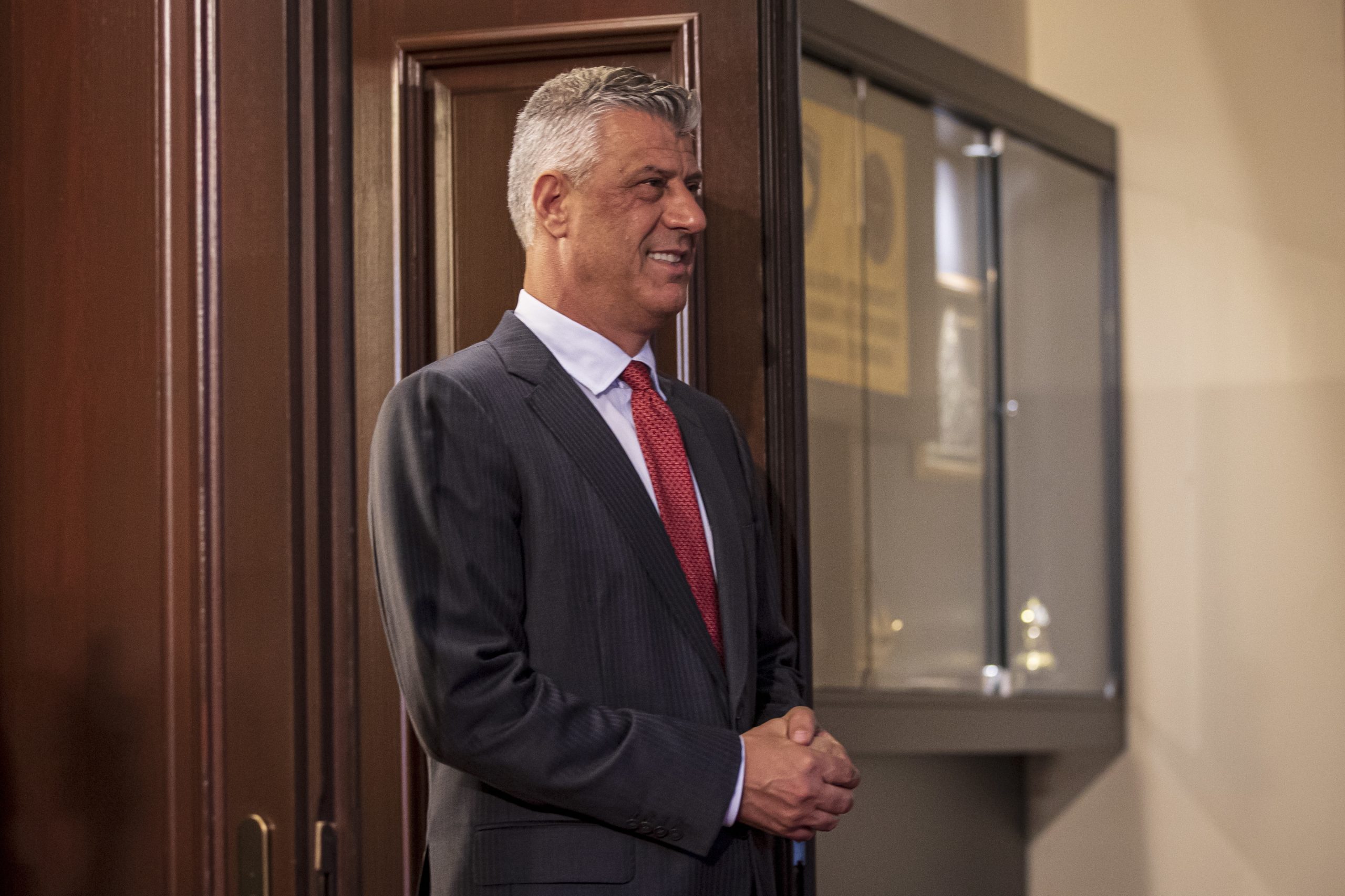 Presidente da República do Kosovo vai ser interrogado devido a possíveis crimes de guerra