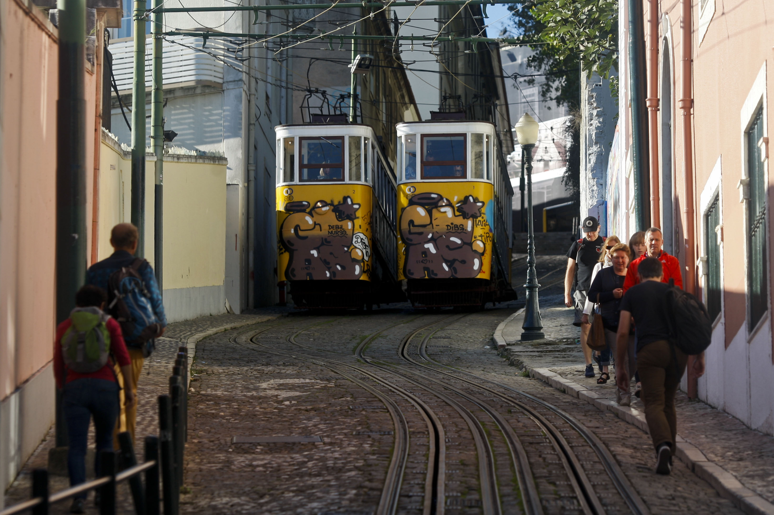 Pai de criança alemã sobrevive à tragédia do Elevador da Glória