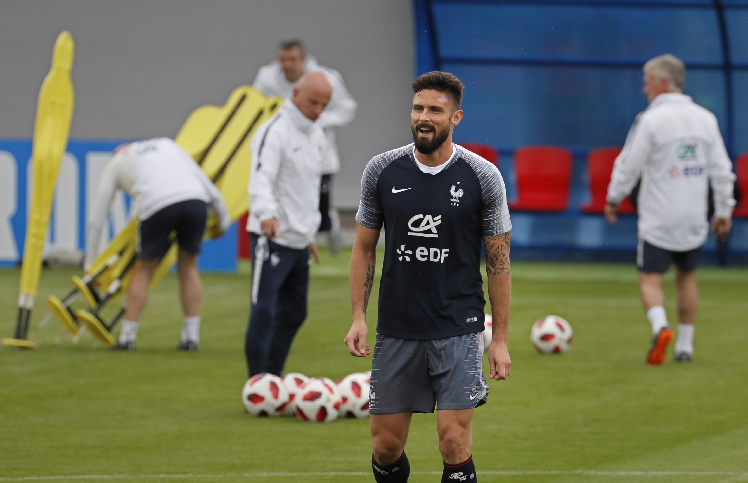Giroud elogia Mbappé e Hazard e quer marcar a Courtois