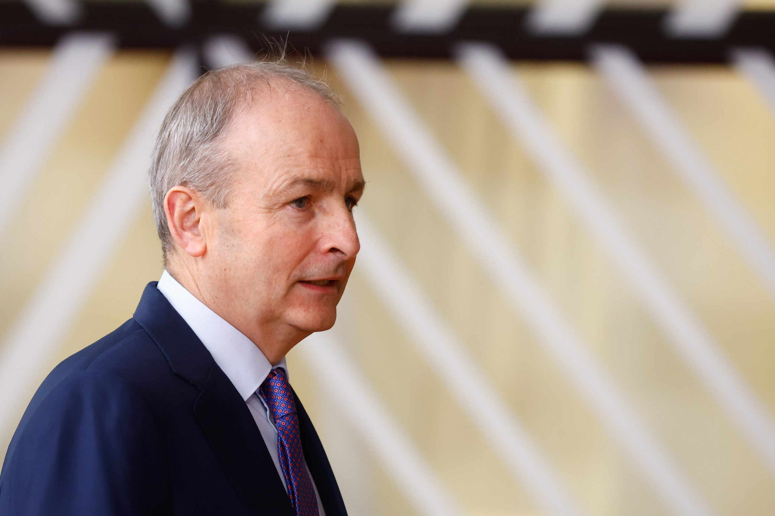 Primeiro-ministro irlandês renuncia para vice-primeiro-ministro ocupar o cargo