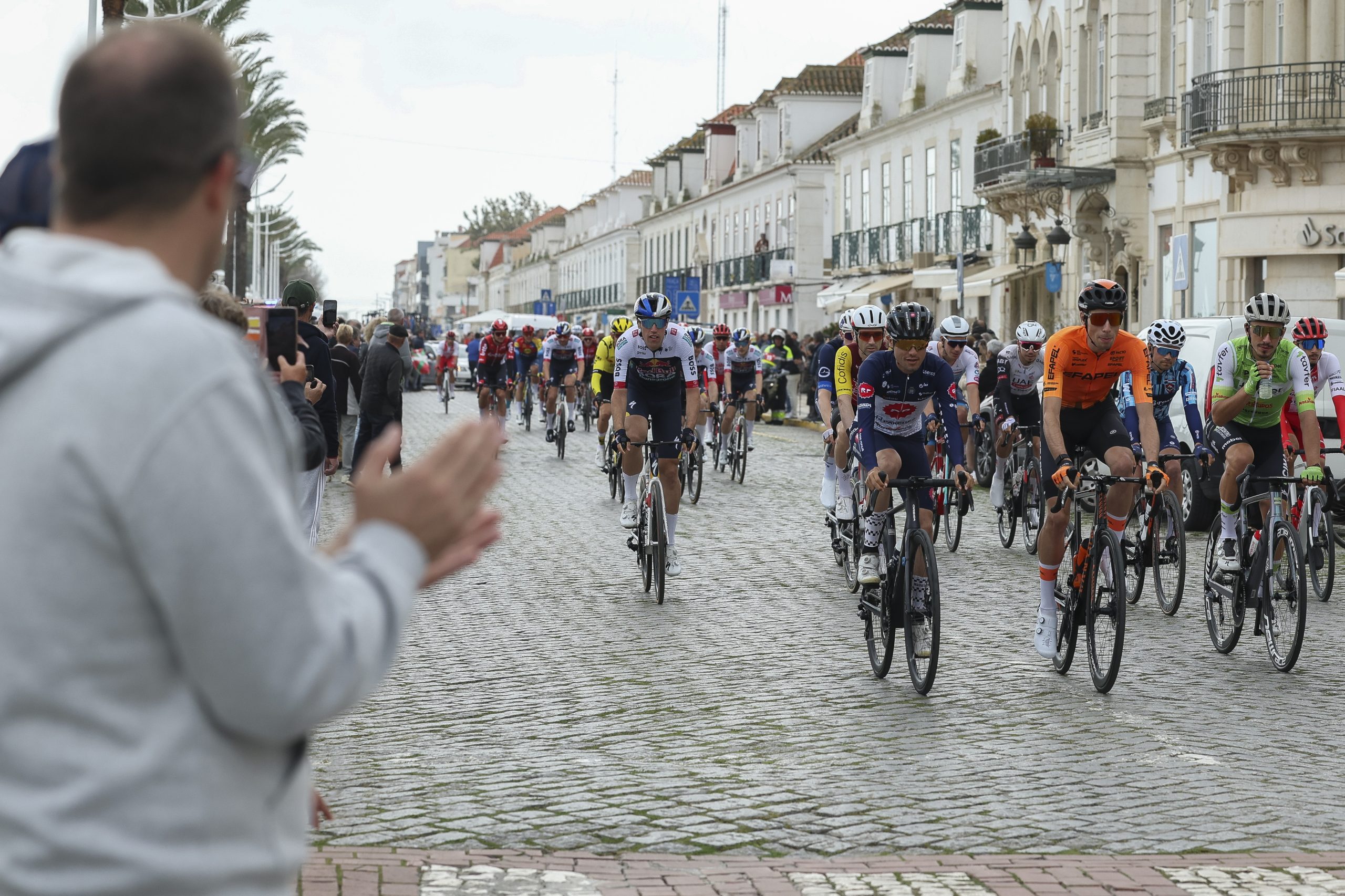 Jordi Meeus vence terceira etapa da Volta ao Algarve com Jan Christen em líder
