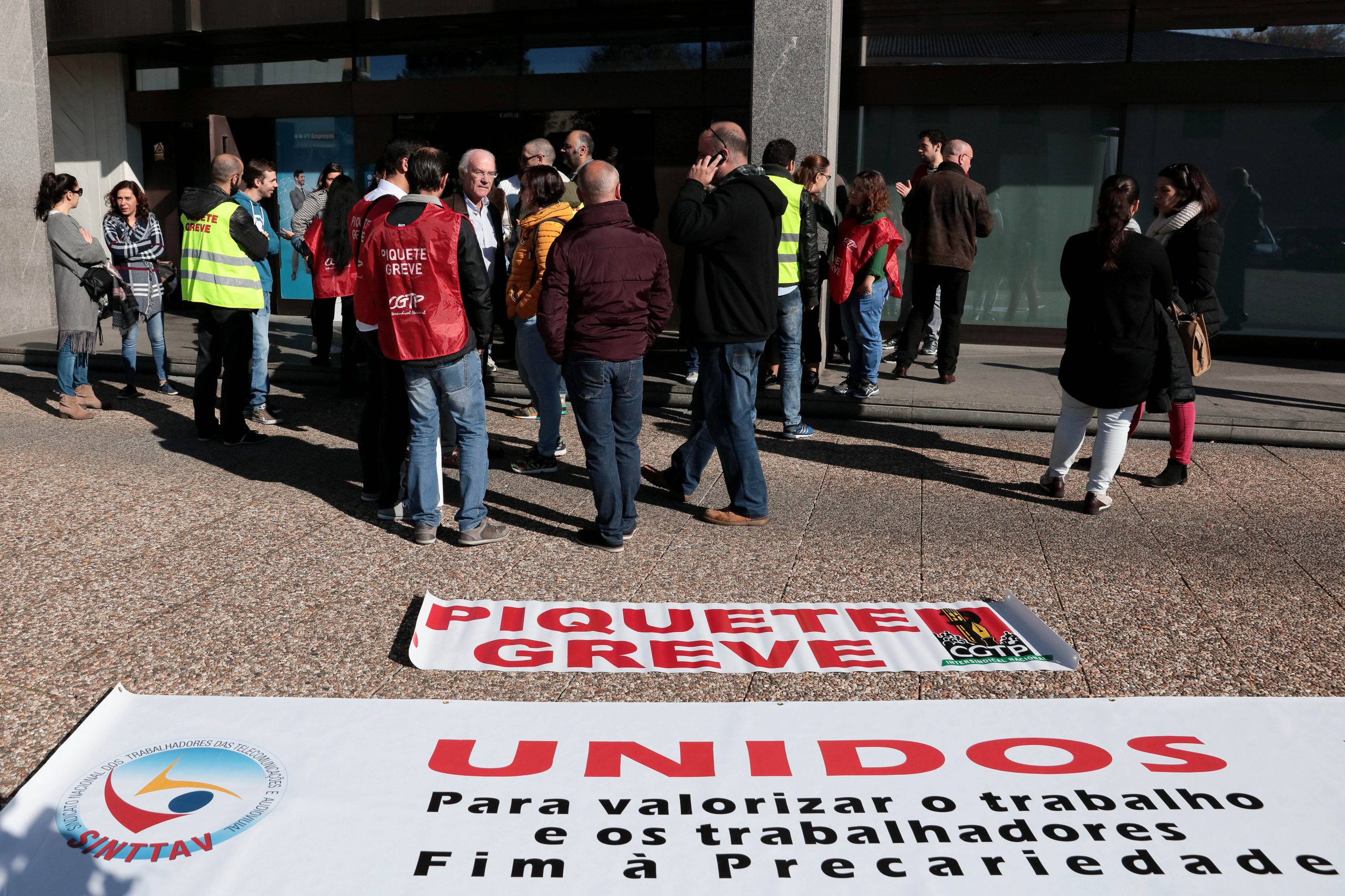 Greve de trabalhadores da Manpower ao serviço da PT com adesão superior a 80%, segundo sindicato