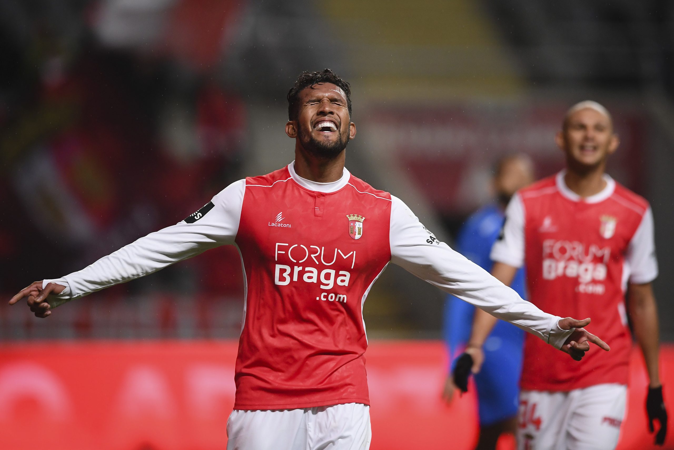 Braga goleia Feirense e iguala FC Porto na liderança da I Liga