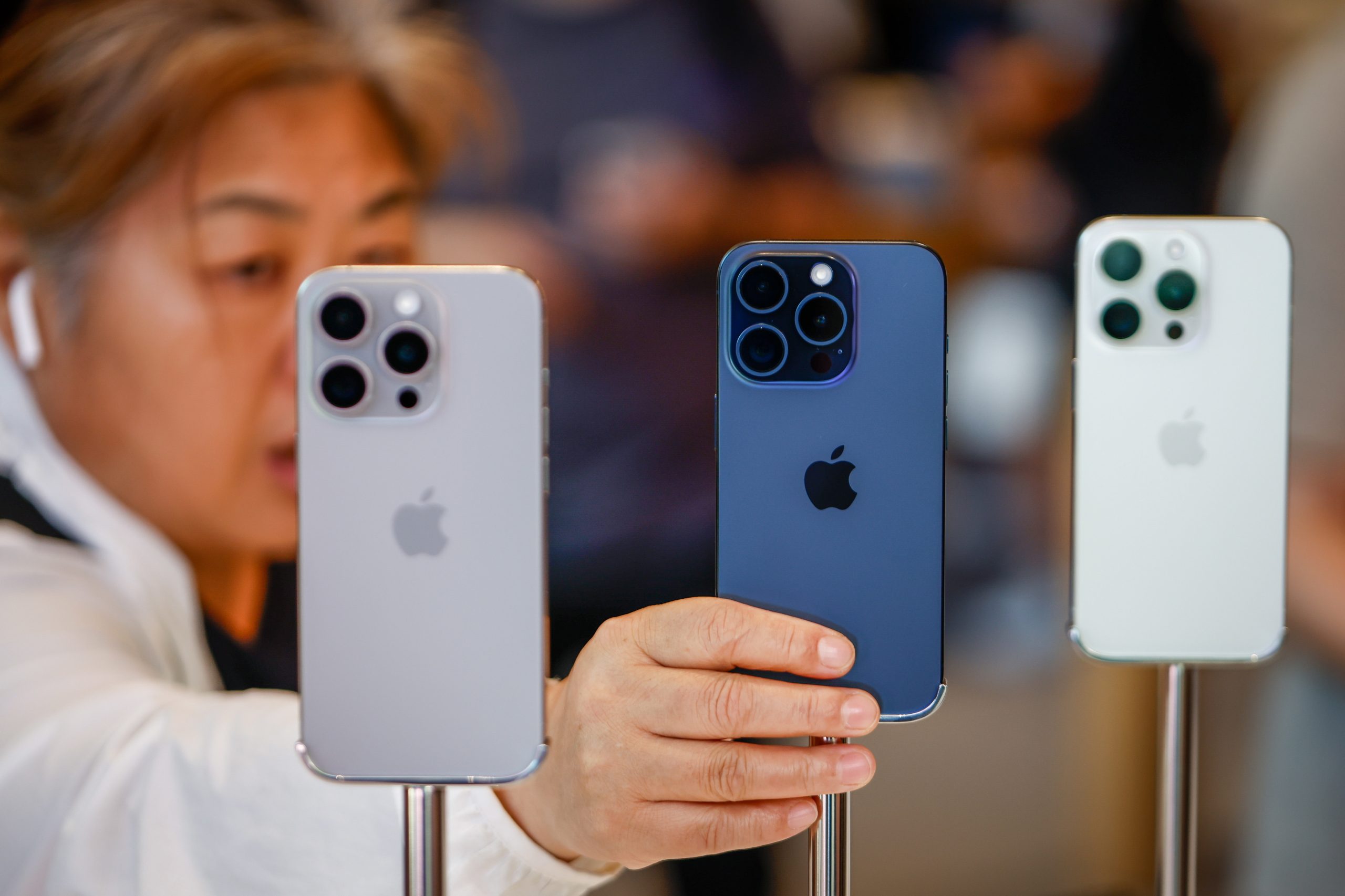 Corrida louca aos Iphones com medo da subida de preços por causa das tarifas
