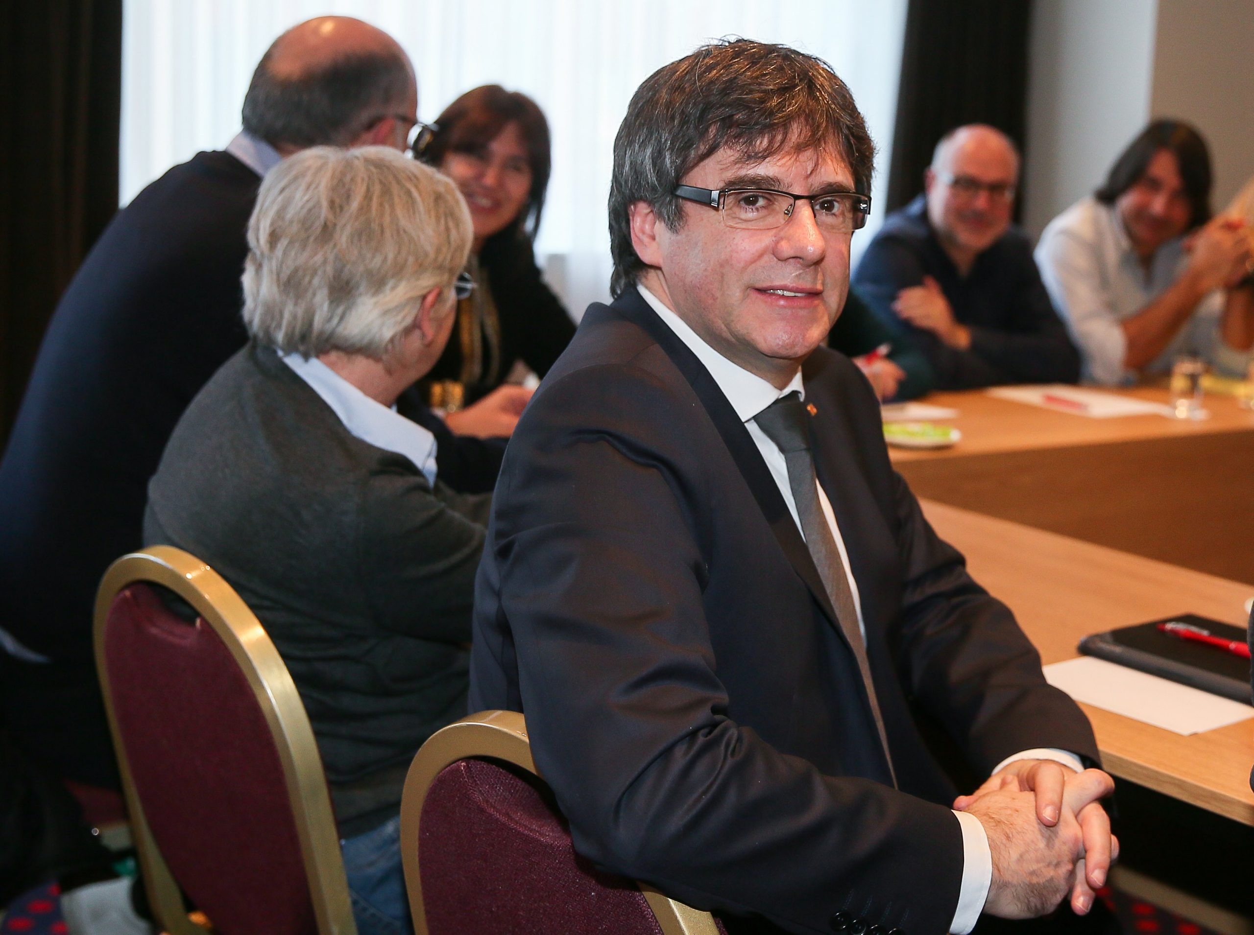 Socialistas e partido de Puigdemont assinam acordo