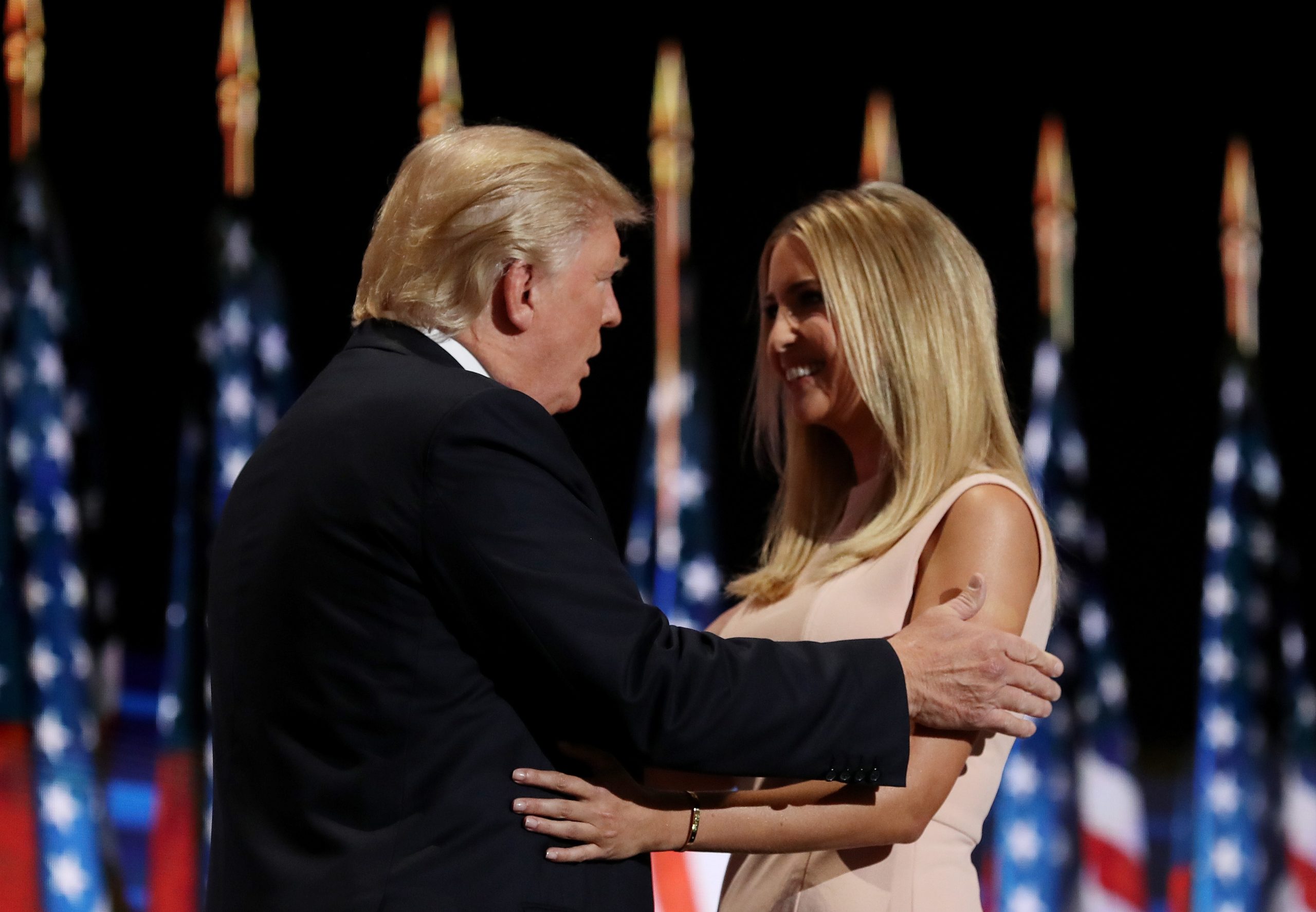 Uma pulseira de ouro. O primeiro conflito de interesses da era Trump