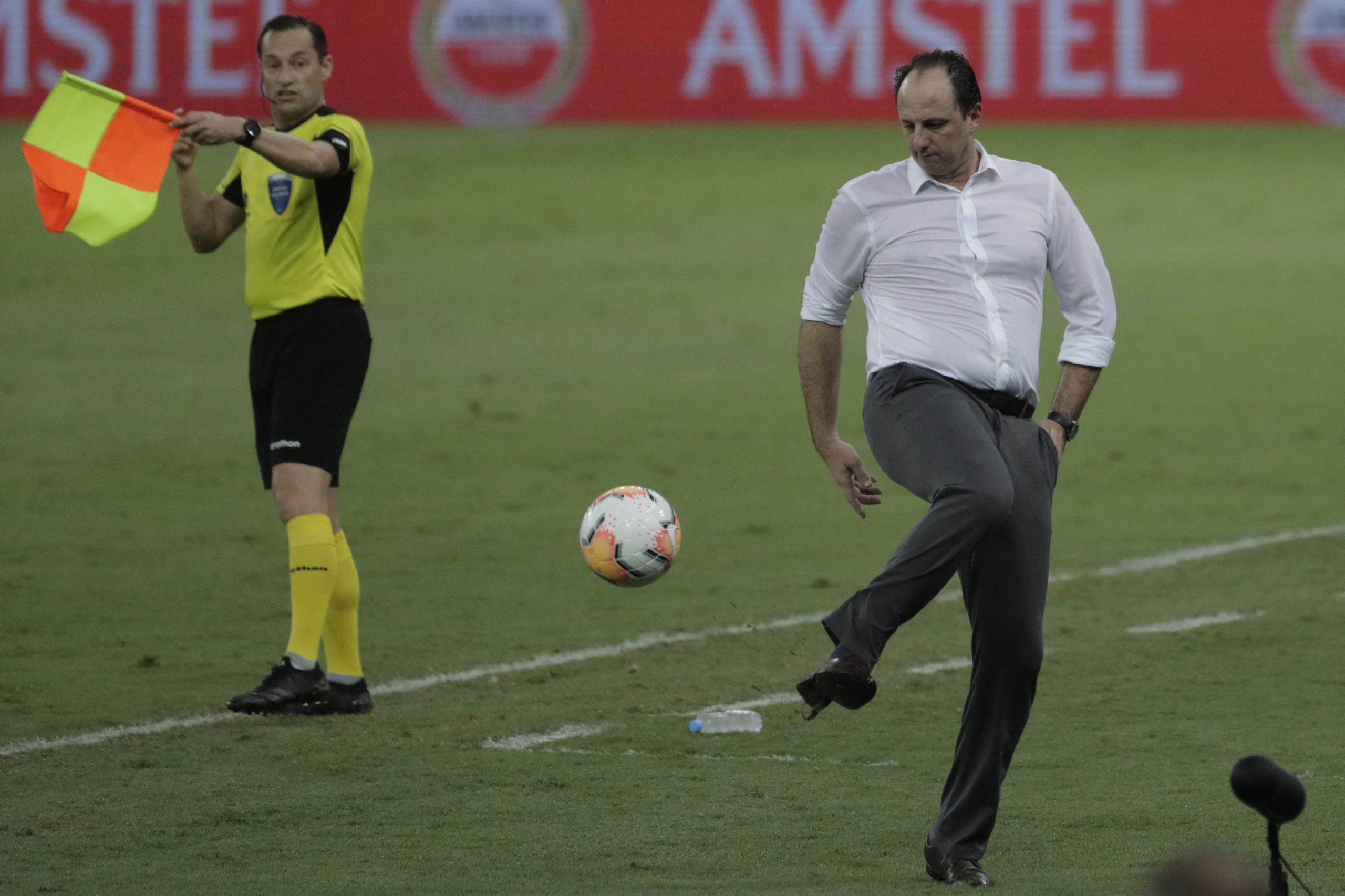 Clubes aprovaram limite de troca de treinadores no Brasil, mas será que a nova regra vai abalar o Brasileirão?