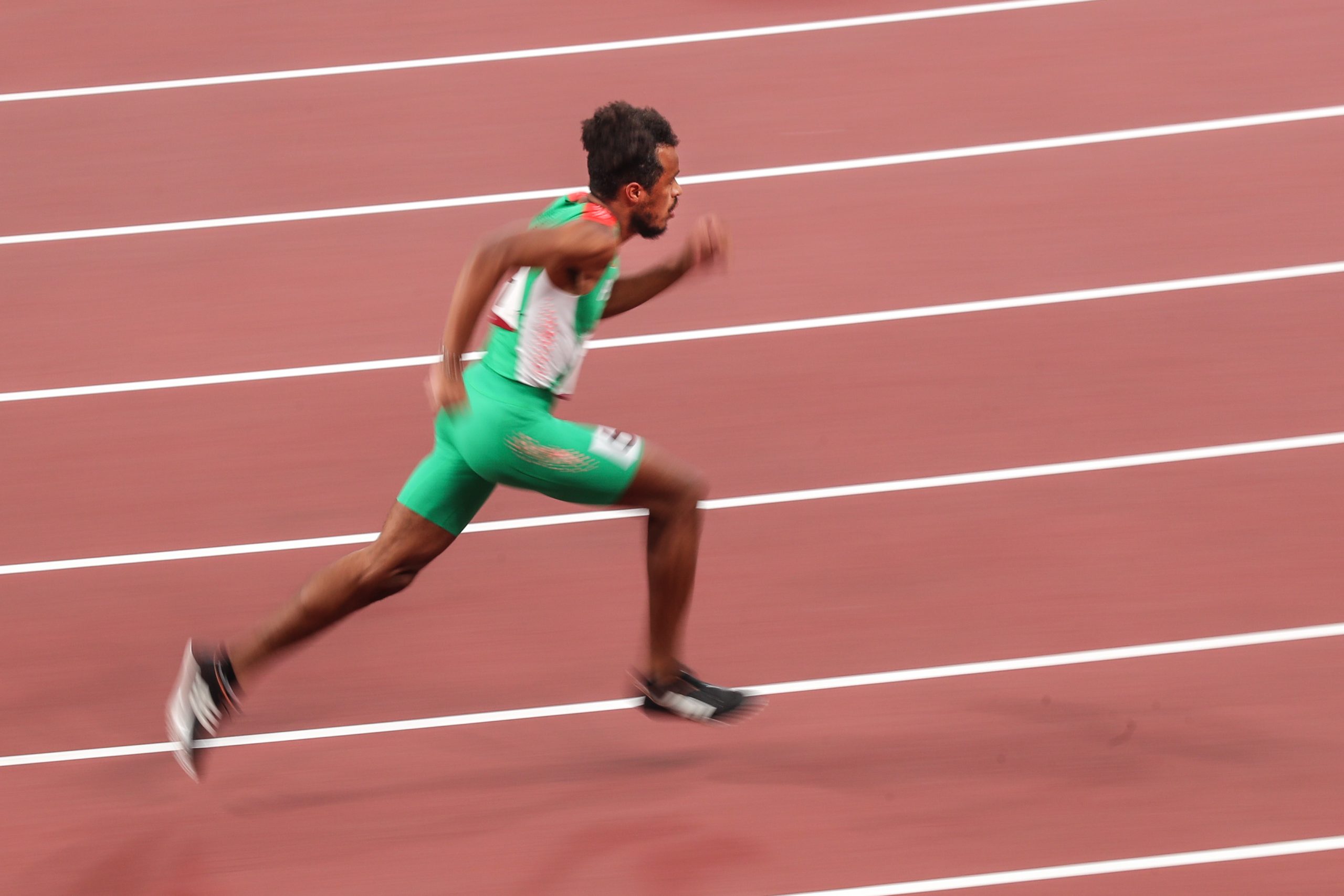 Paralímpicos: Sandro Baessa arrecada diploma com recorde nacional nos 400 metros T20