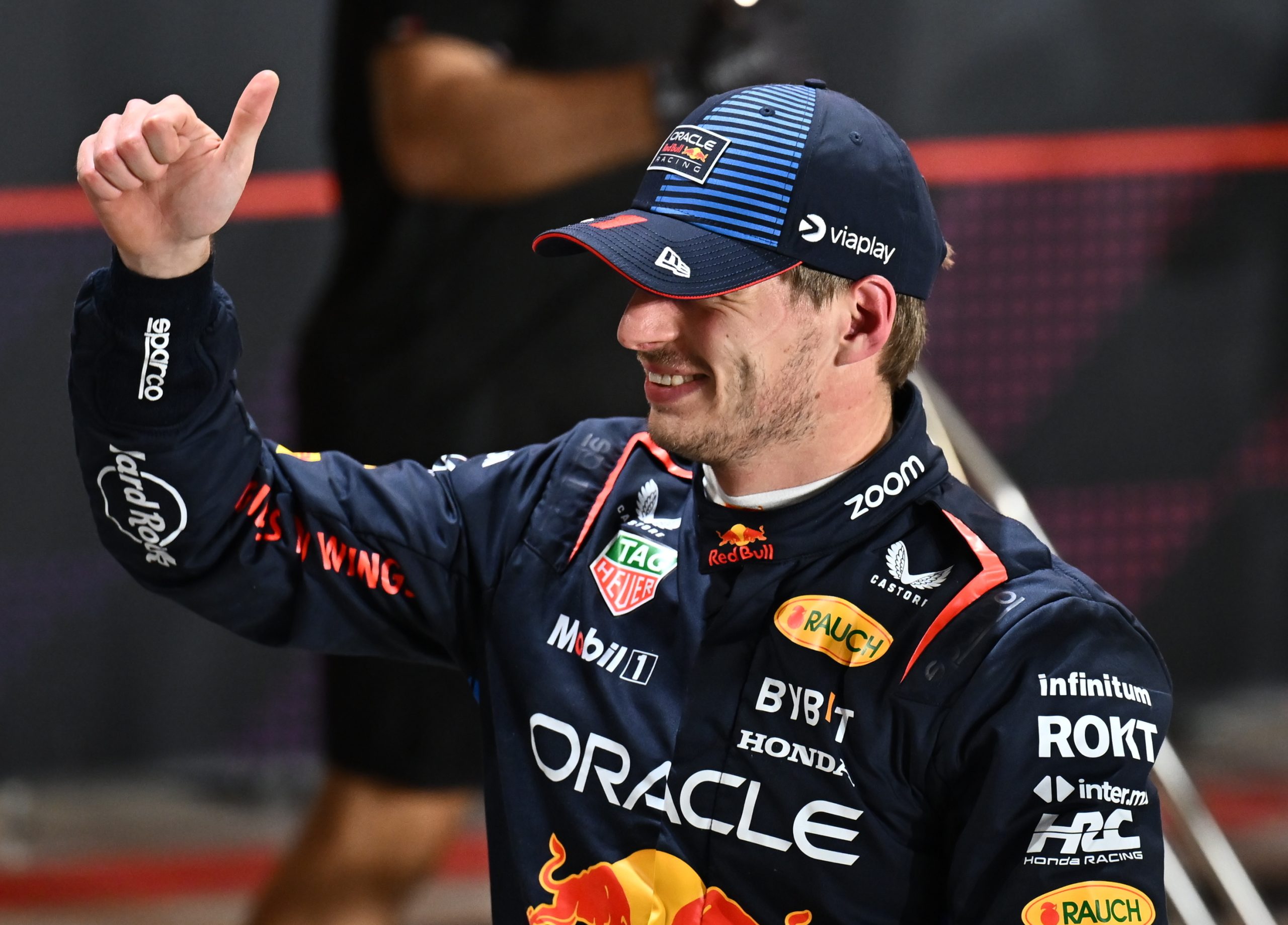 Verstappen vence no Catar e mantém título de Fórmula 1 em aberto para Abu Dhabi