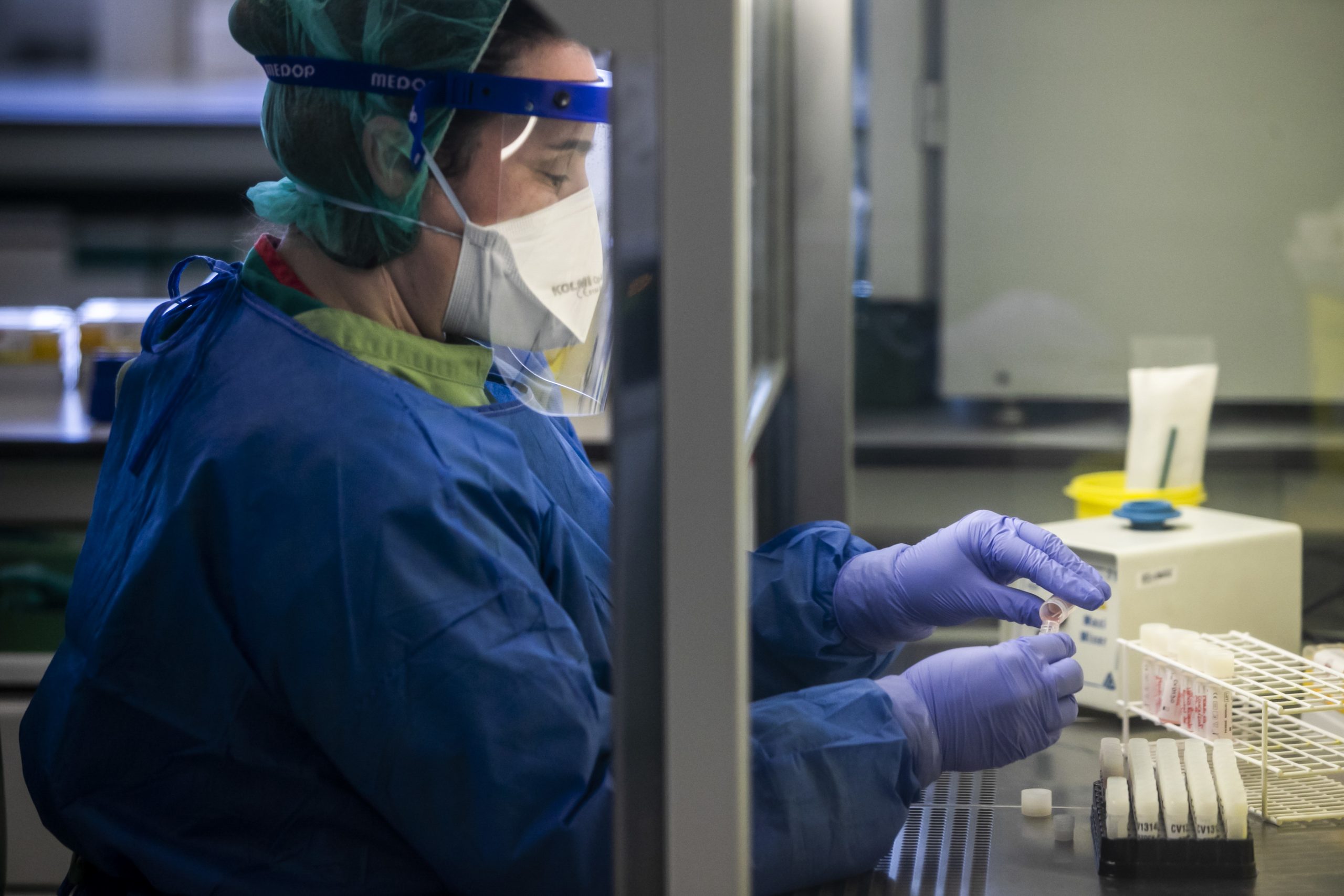 Doenças crónicas como a fibromialgia e a depressão estão a ser estudadas para melhorar o tratamento da covid-19