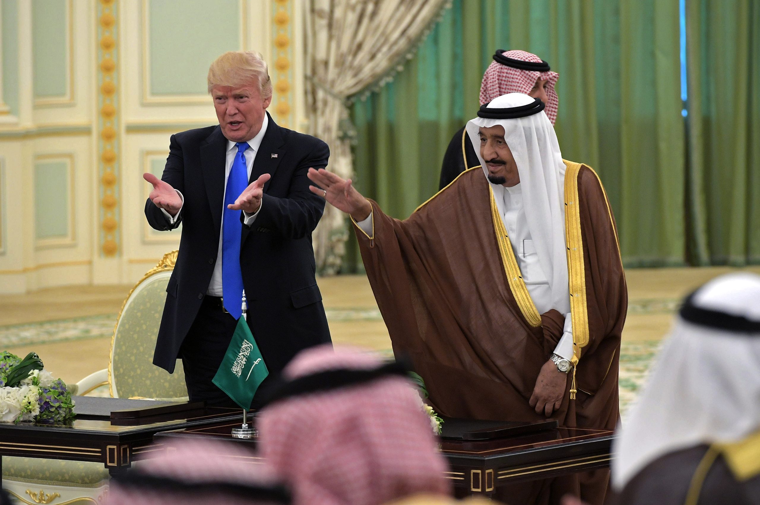 EUA e Arábia Saudita assinam acordos militares no valor de 110 mil milhões de dólares