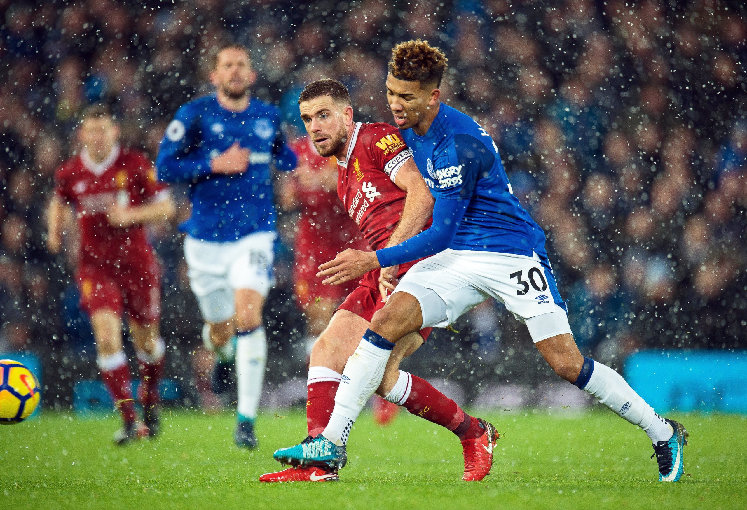 Liverpool empata dérbi com Everton
