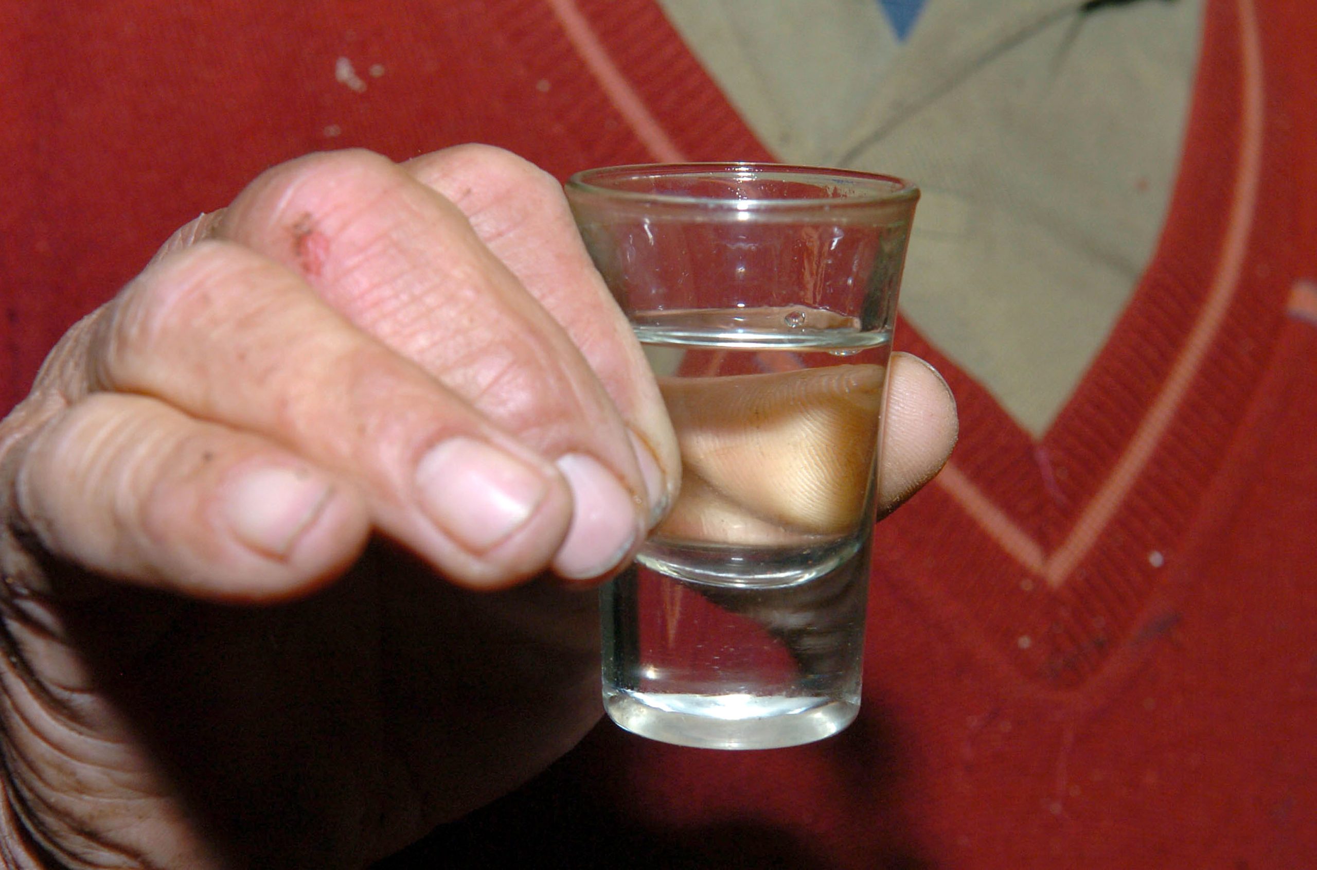 Covid-19: Bairrada quer produzir gel desinfetante a partir de aguardente vínica
