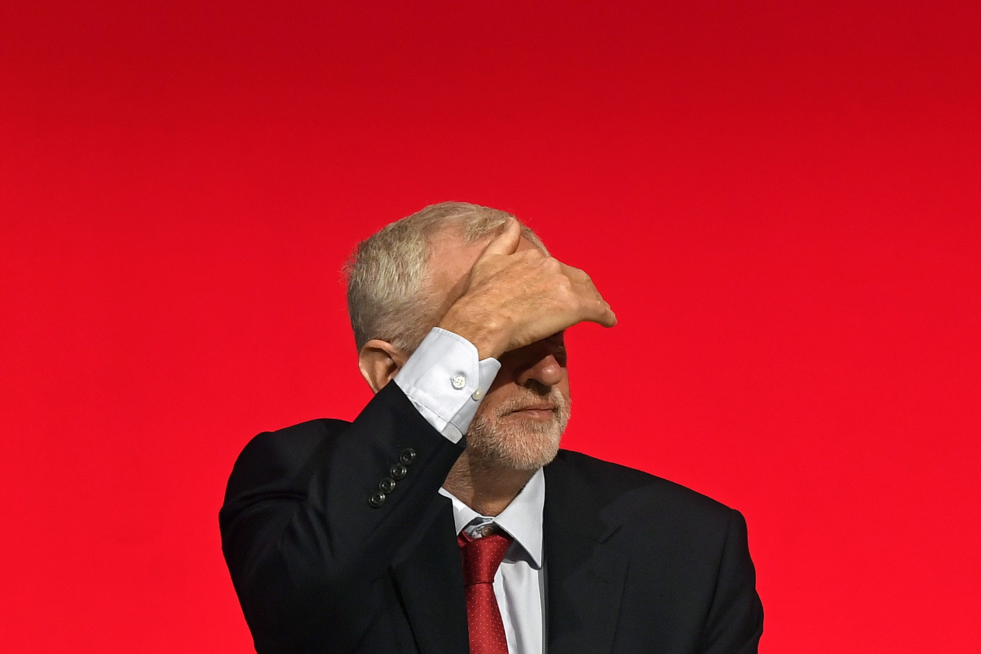 Brexit: Sete deputados britânicos saem do Partido Trabalhista em divergência com Corbyn