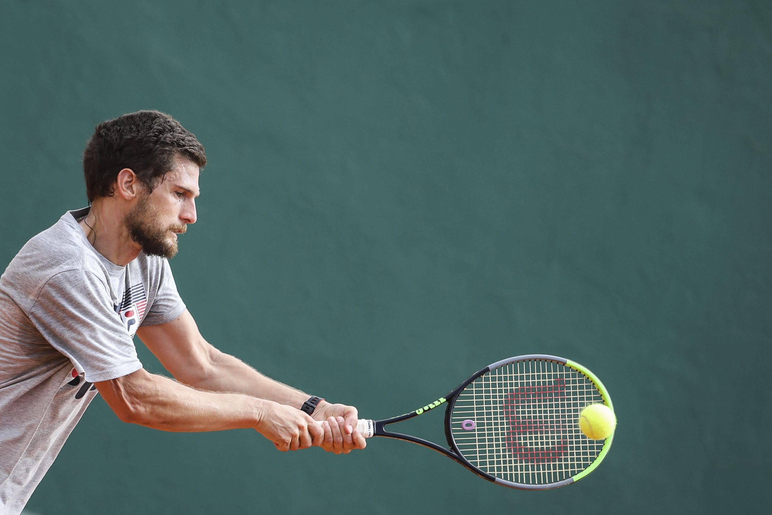 Tenista Pedro Sousa eliminado na primeira ronda do ‘challenger’ de Barcelona