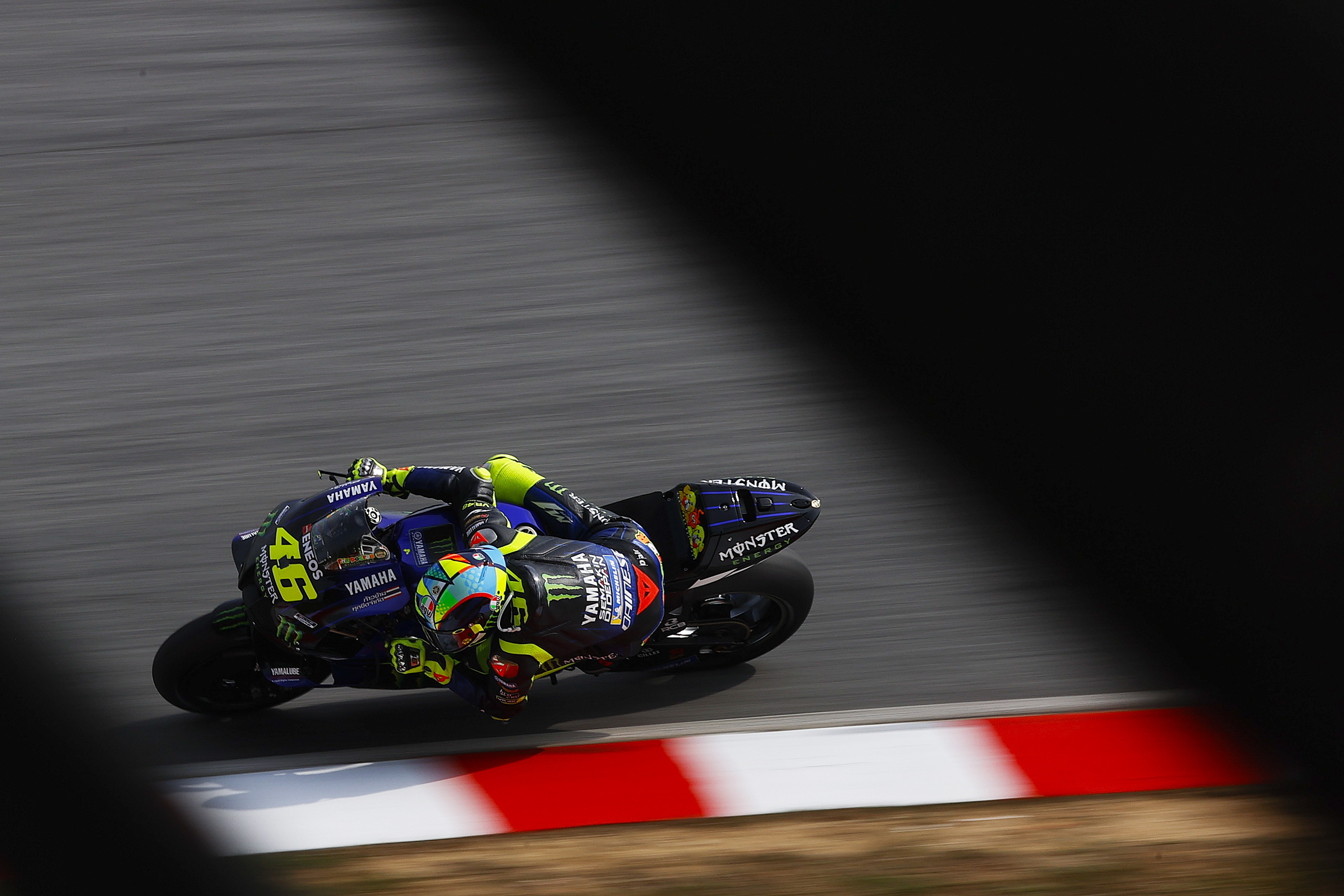 “Quero continuar, mas apenas se for forte”. Valentino Rossi recusa competir só para “turnê de despedida”
