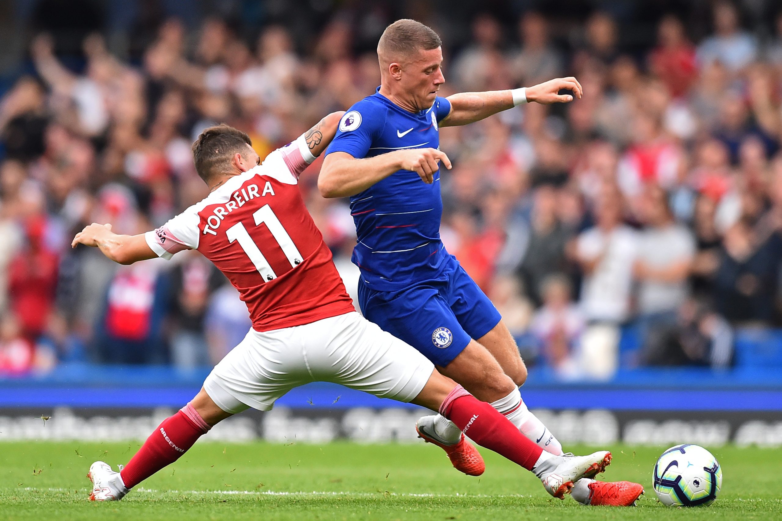Lacazette e Koscielny dão vitória ao Arsenal no dérbi frente ao Chelsea