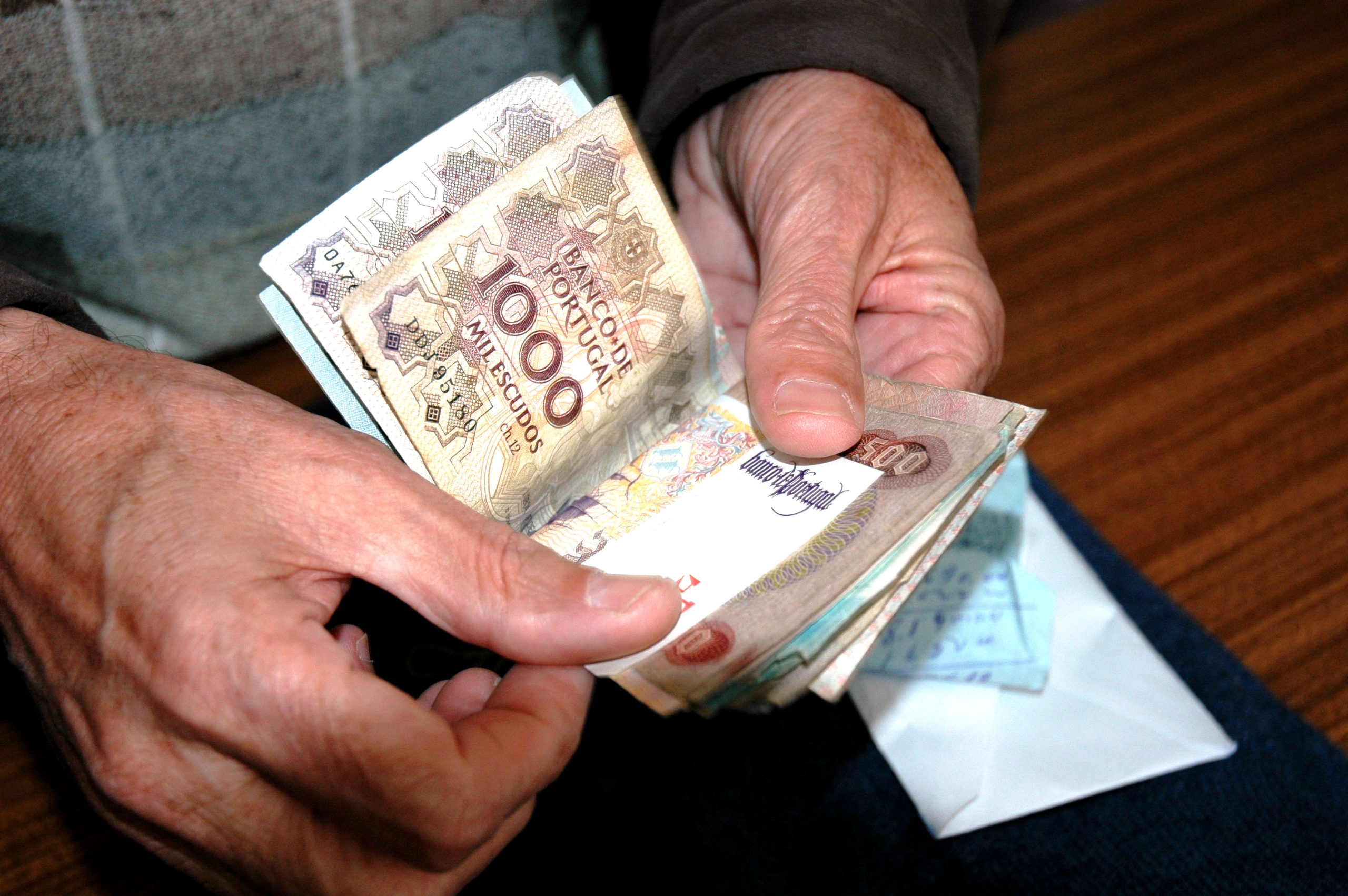 Portugueses trocaram quase 58 mil notas de escudo entre 26 e 29 de dezembro