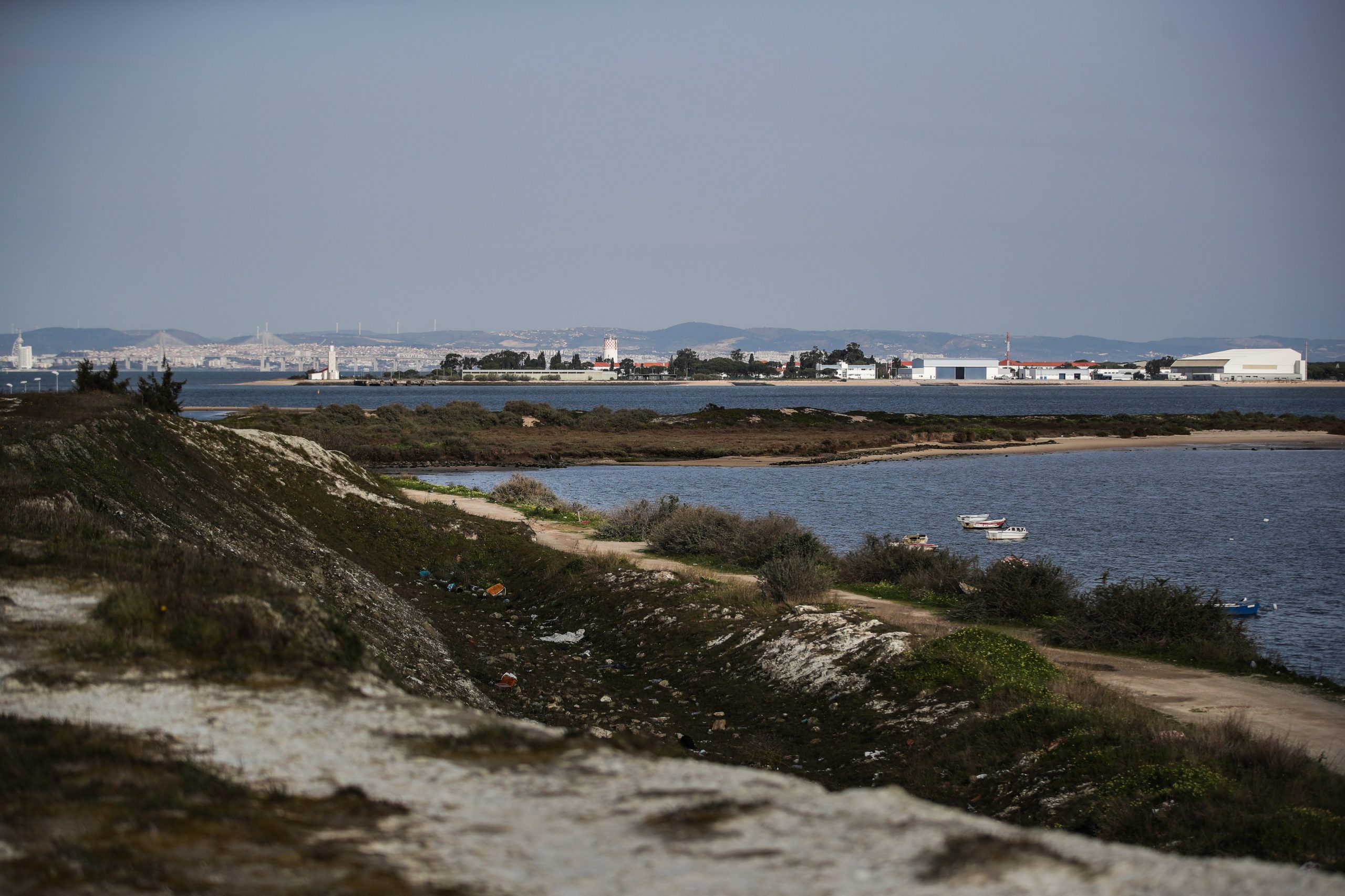 Projeto “não é credível”, o Governo “está a brincar”. Da surpresa à descrença, as reações ao novo projeto para o Aeroporto de Lisboa