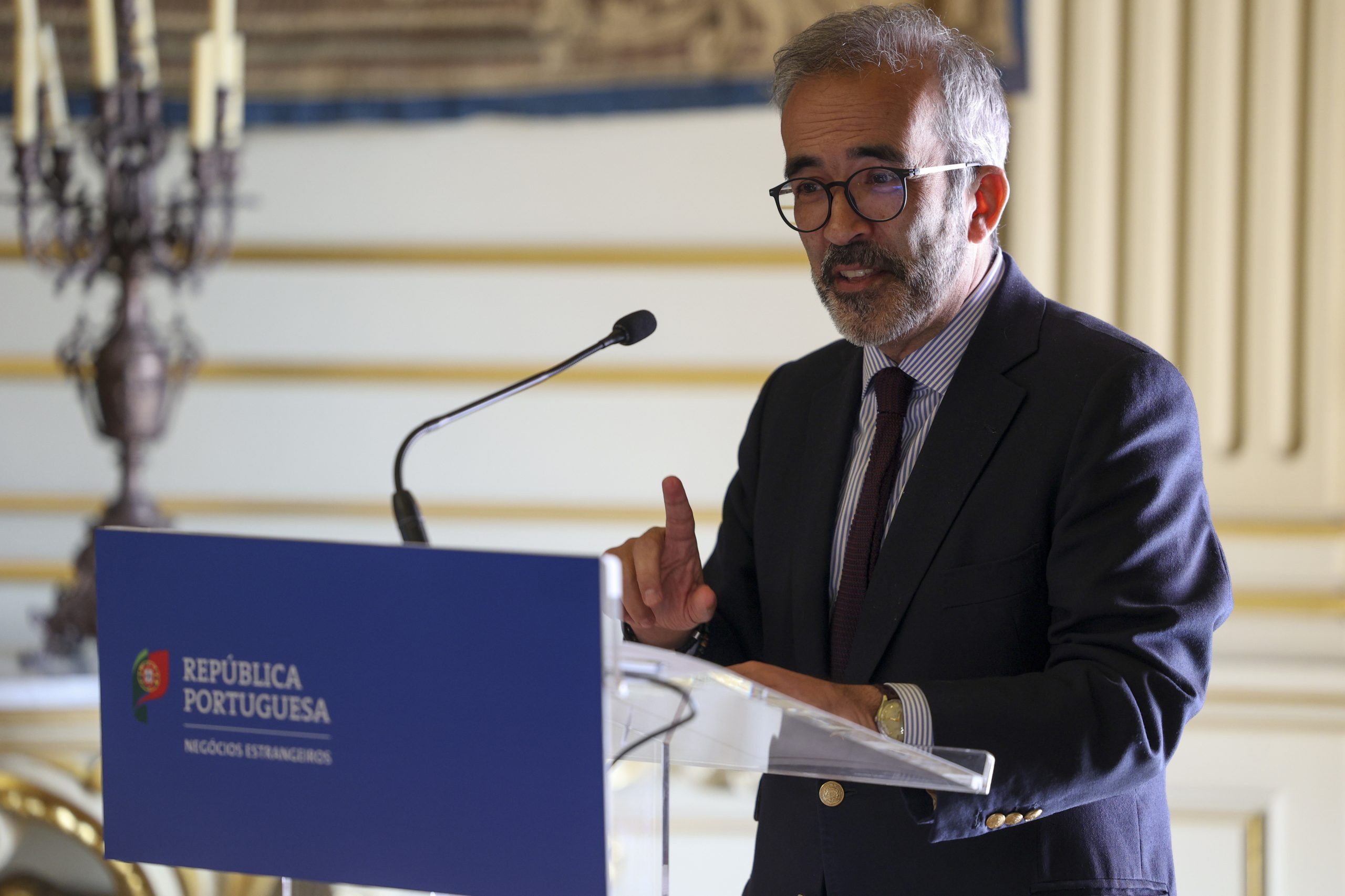 PS pede audição urgente de Paulo Rangel sobre alterações nos vistos da CPLP