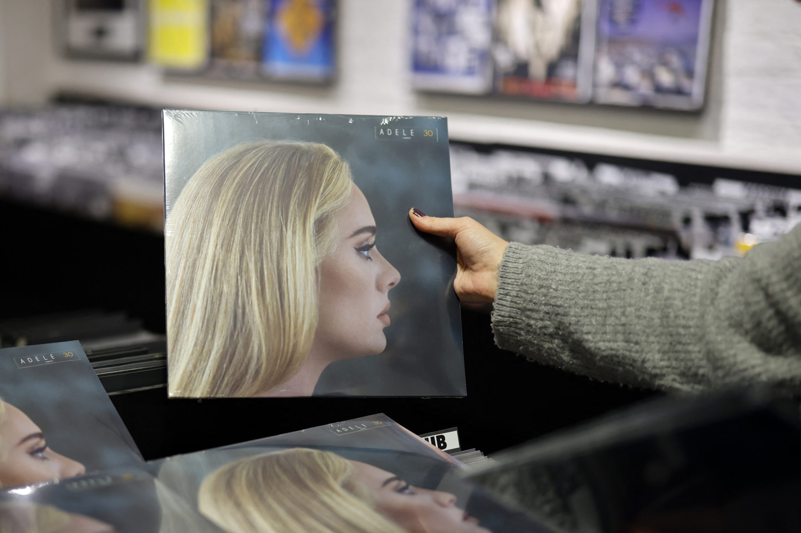 Adele pediu ao Spotify para ocultar opção de ouvir músicas em ordem aleatória nos álbuns e a empresa concordou
