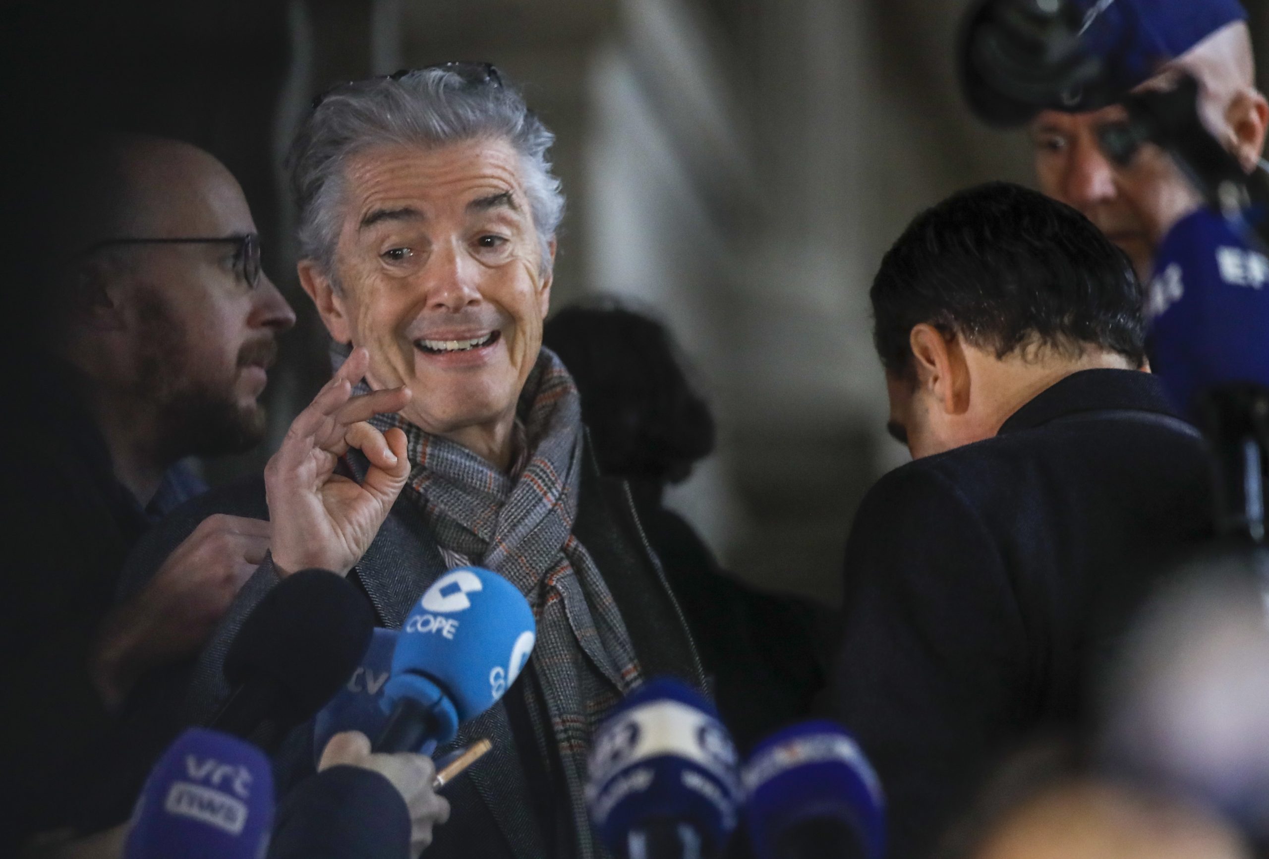 Defesa pede que Eva Kaili seja libertada com pulseira eletrónica