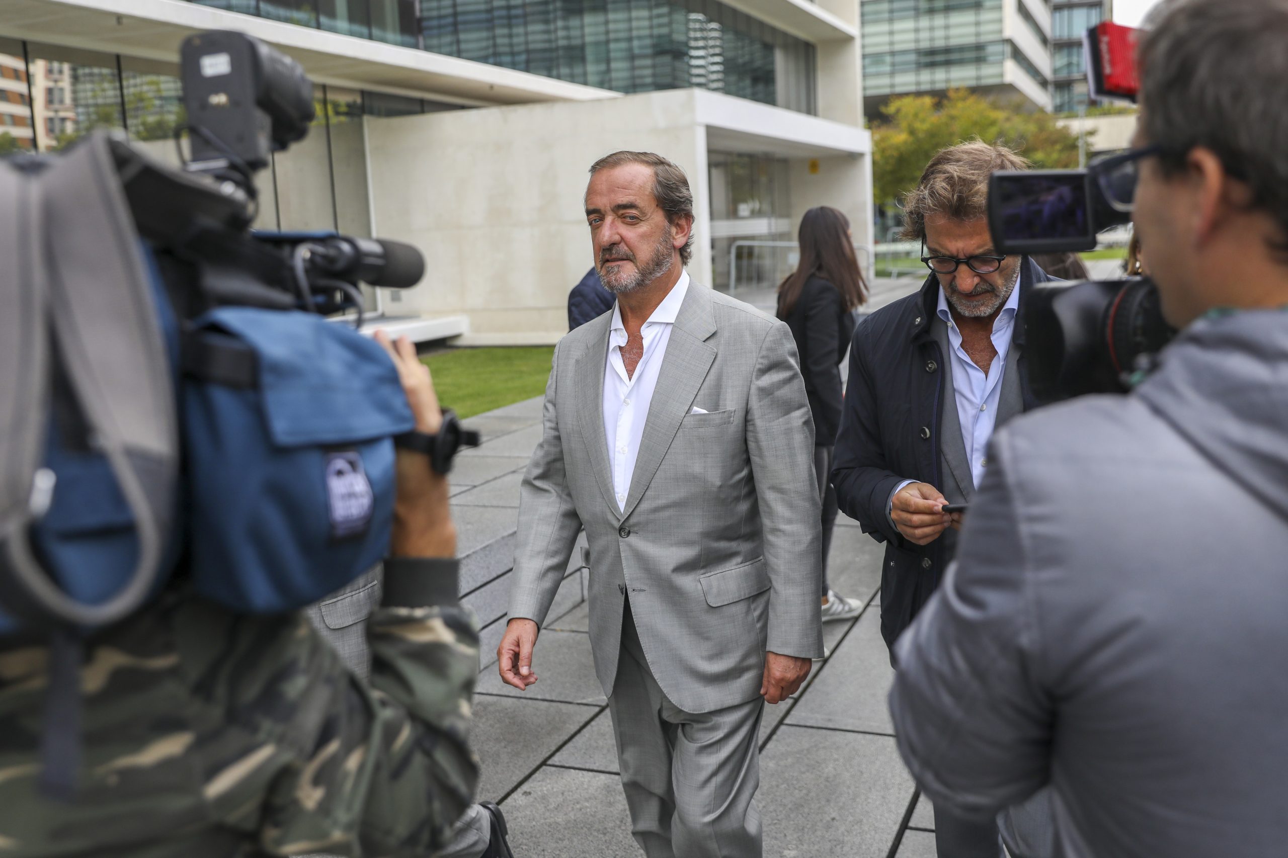 BPP: Ex-administrador Fezas Vital entrega-se para cumprir dois anos e seis meses de prisão