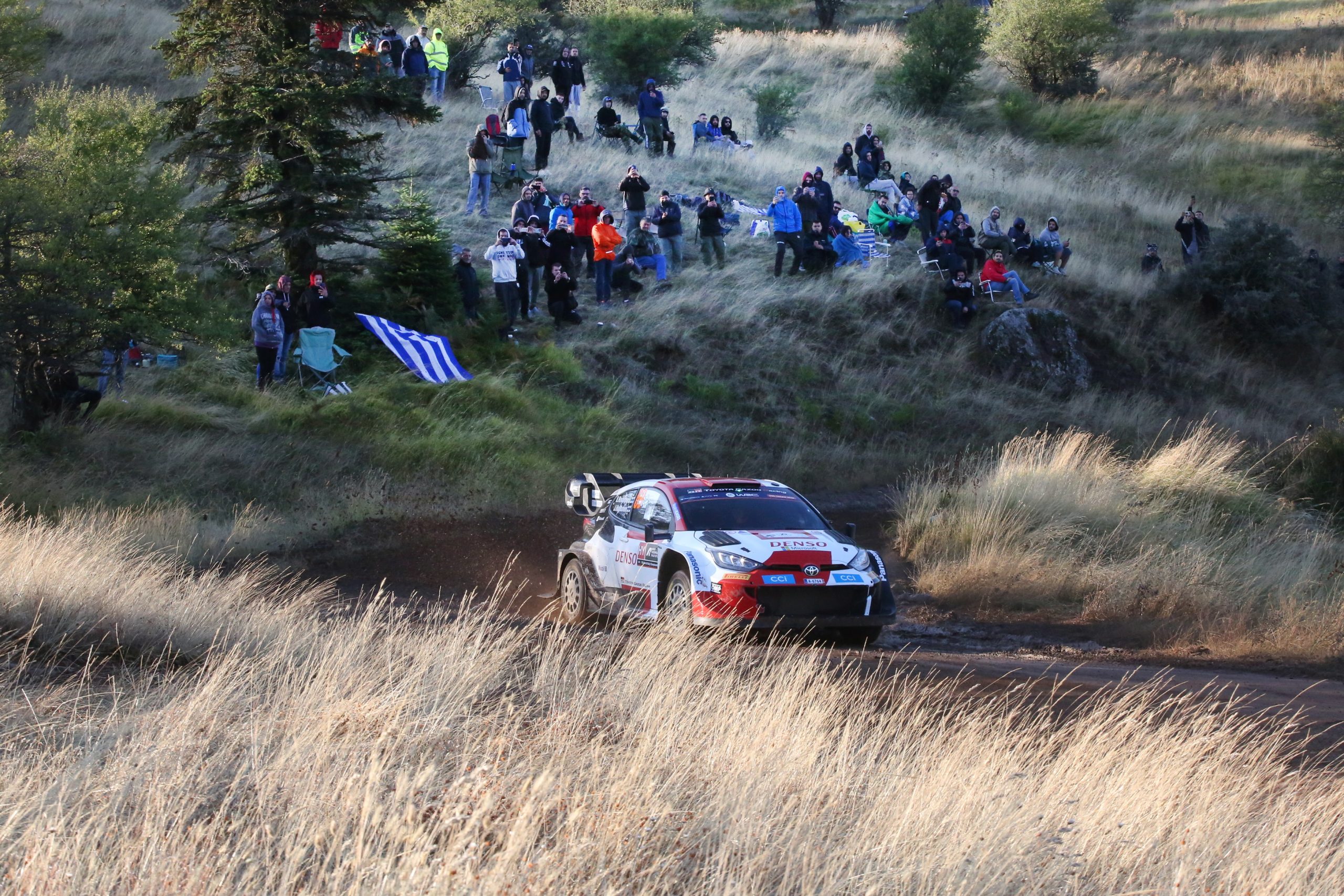 Kalle Rovanperä herda liderança na Grécia após desistência de Ogier