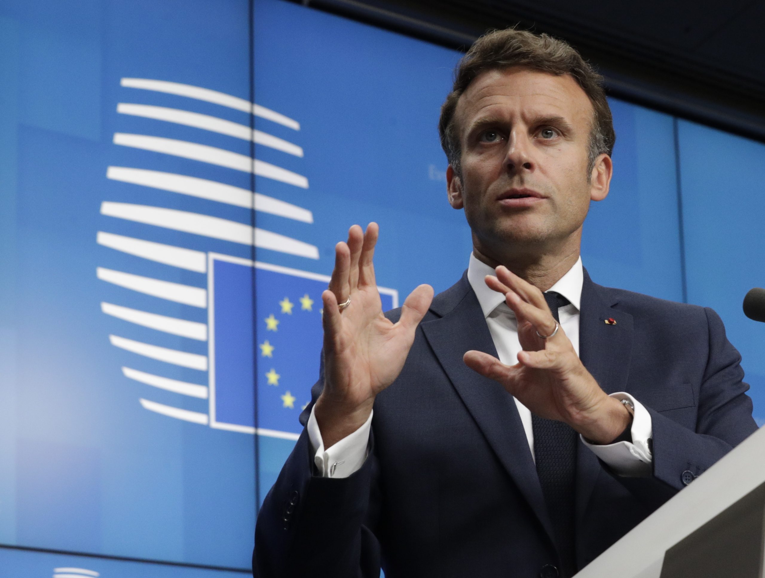 Partido de Macron quer inscrever na Constituição direito à interrupção voluntária da gravidez