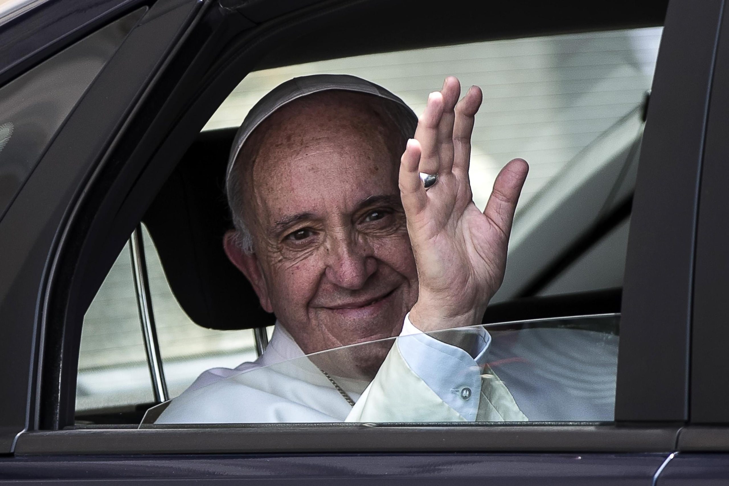 Papa critica quem despreza empregadas domésticas e não lhes paga salários justos