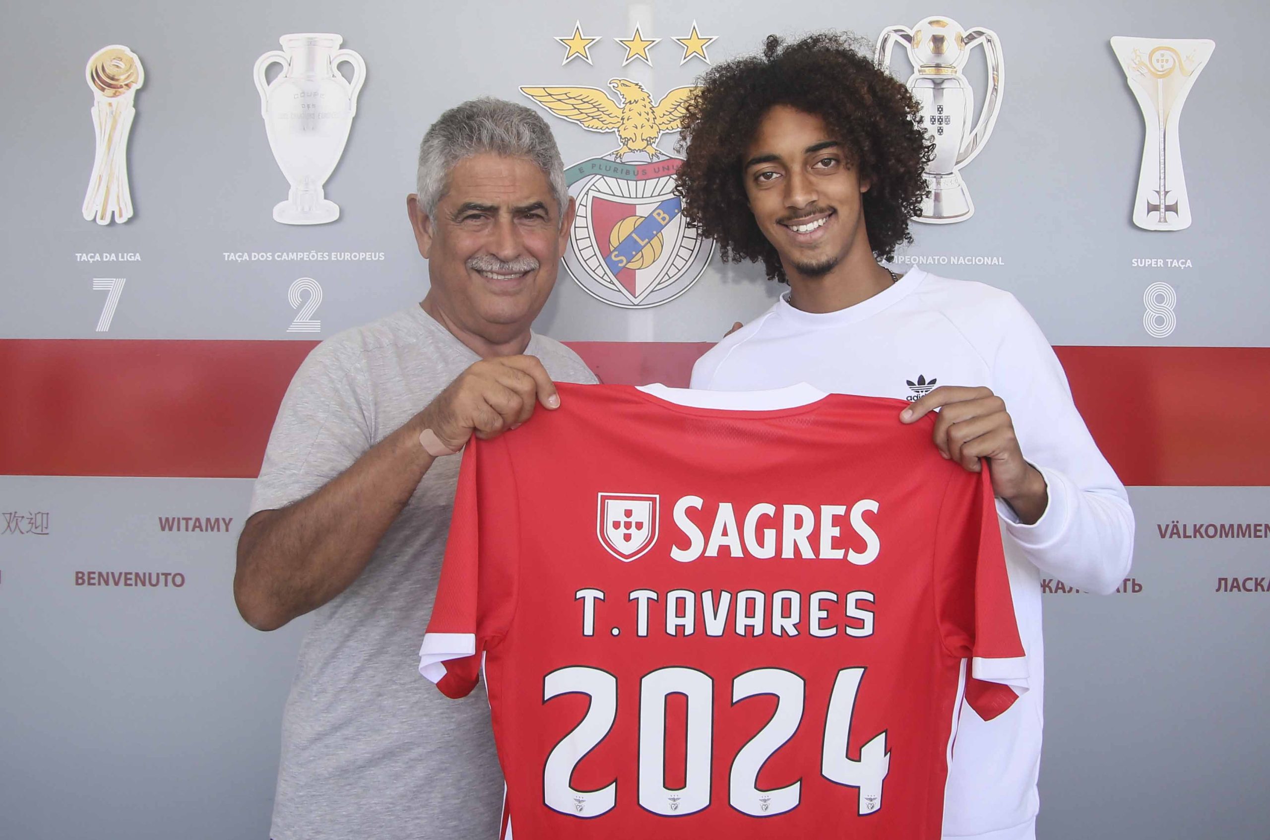 Tomás Tavares renova contrato com o Benfica até 2024