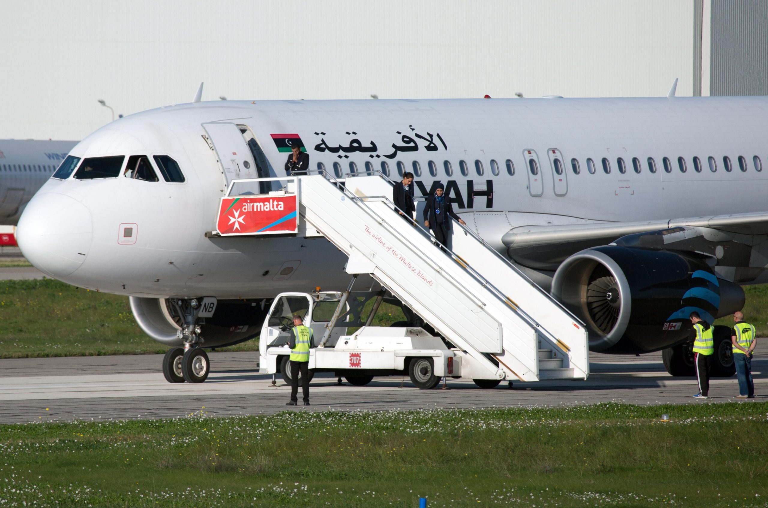 Passageiros de avião líbio desviado para Malta já regressaram a casa