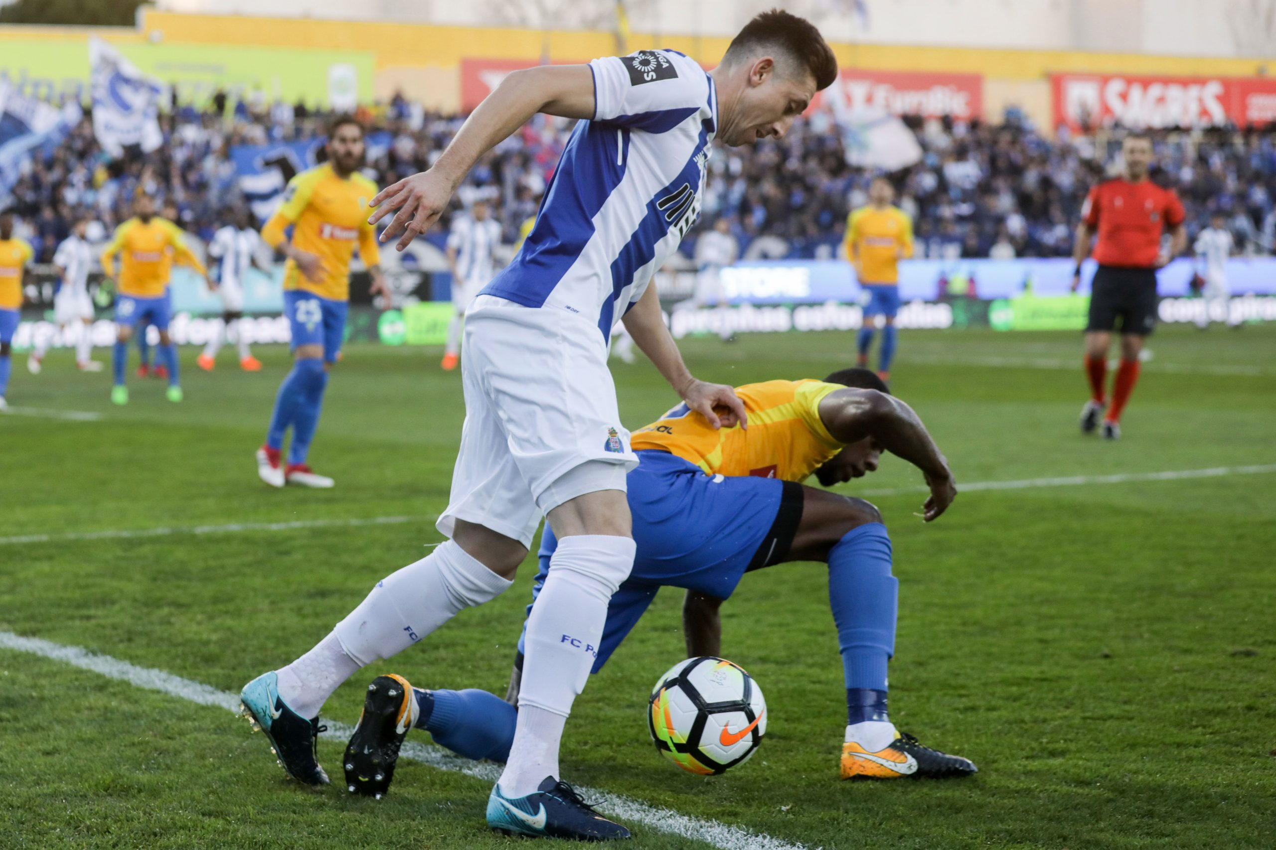 FC Porto alega que transferência bancária para Estoril foi para pagar dívidas