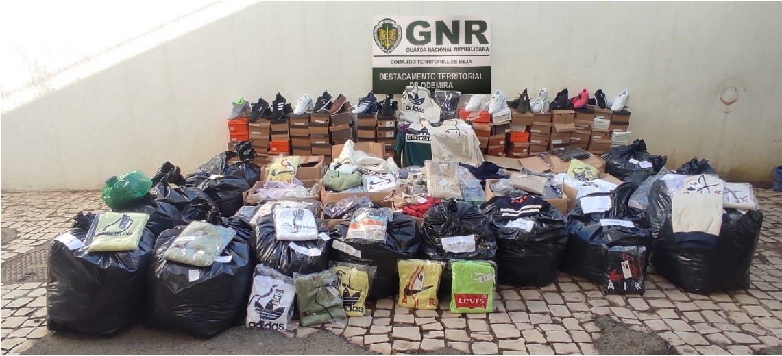 GNR apreende quase 1.500 artigos contrafeitos em Vila Nova de Milfontes