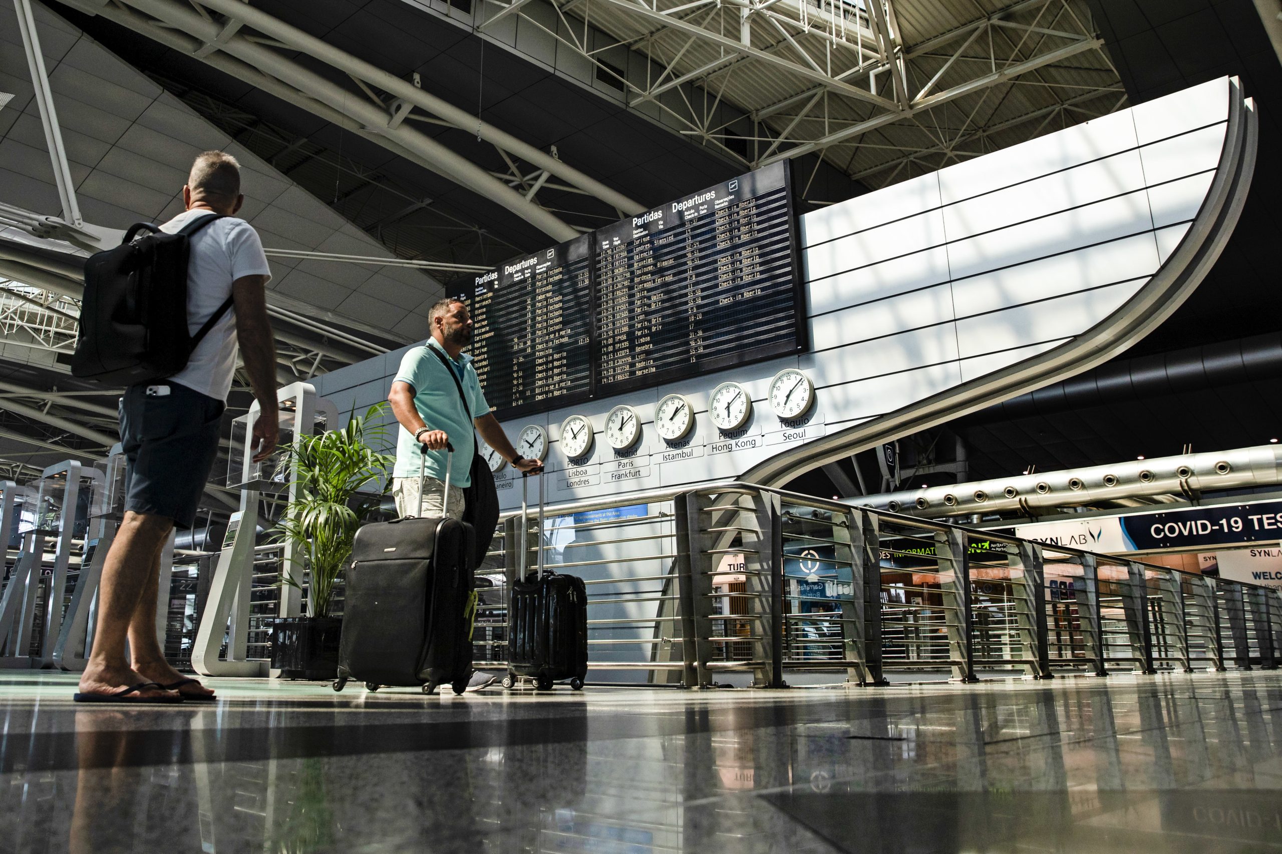 Greve nos aeroportos desconvocada. Sindicatos e acionistas da empresa assinaram acordo
