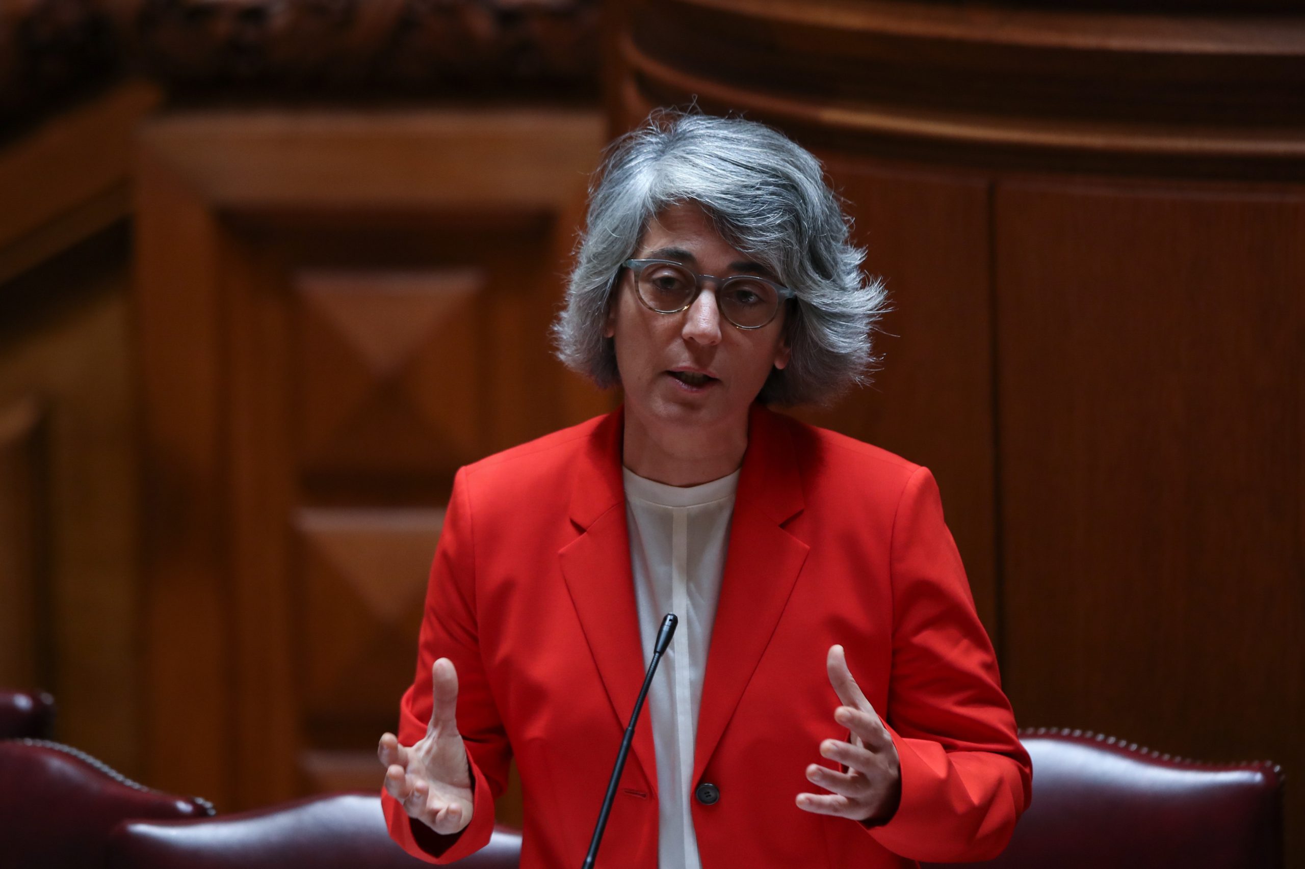 Ministra da Cultura nega ingerência na RTP e acusa PSD de desestabilizar para privatizar