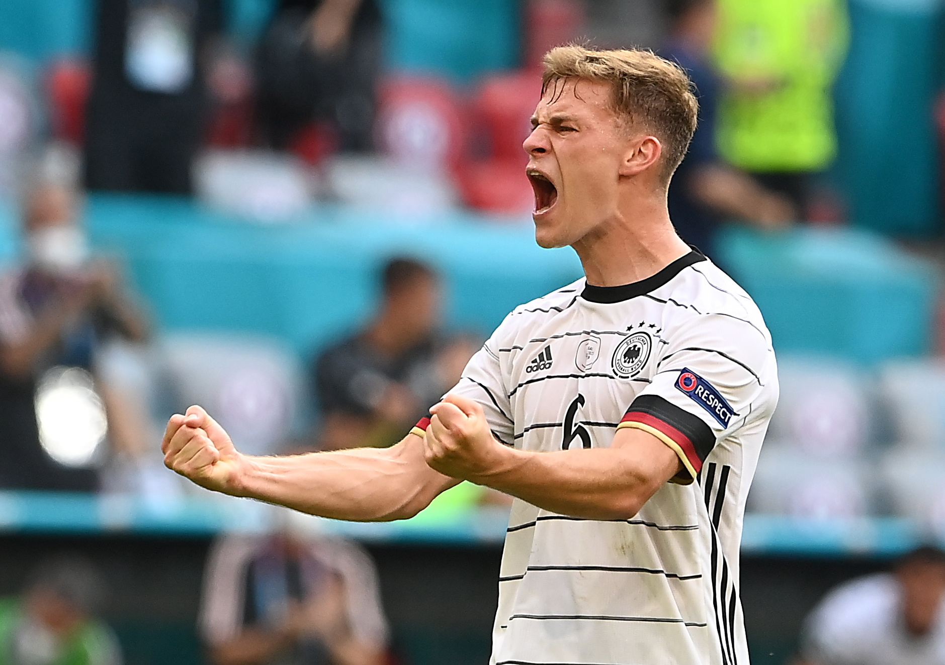 Joshua Kimmich renova com o Bayern Munique até 2025