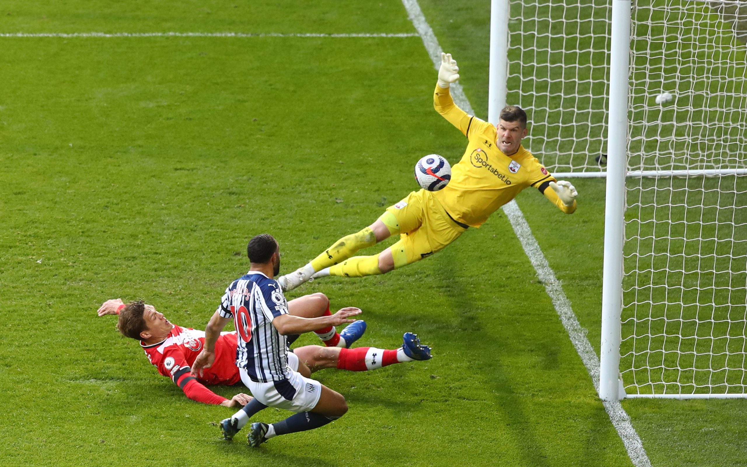 West Bromwich vence Southampton por 3-0 após sensacional goleada ao Chelsea