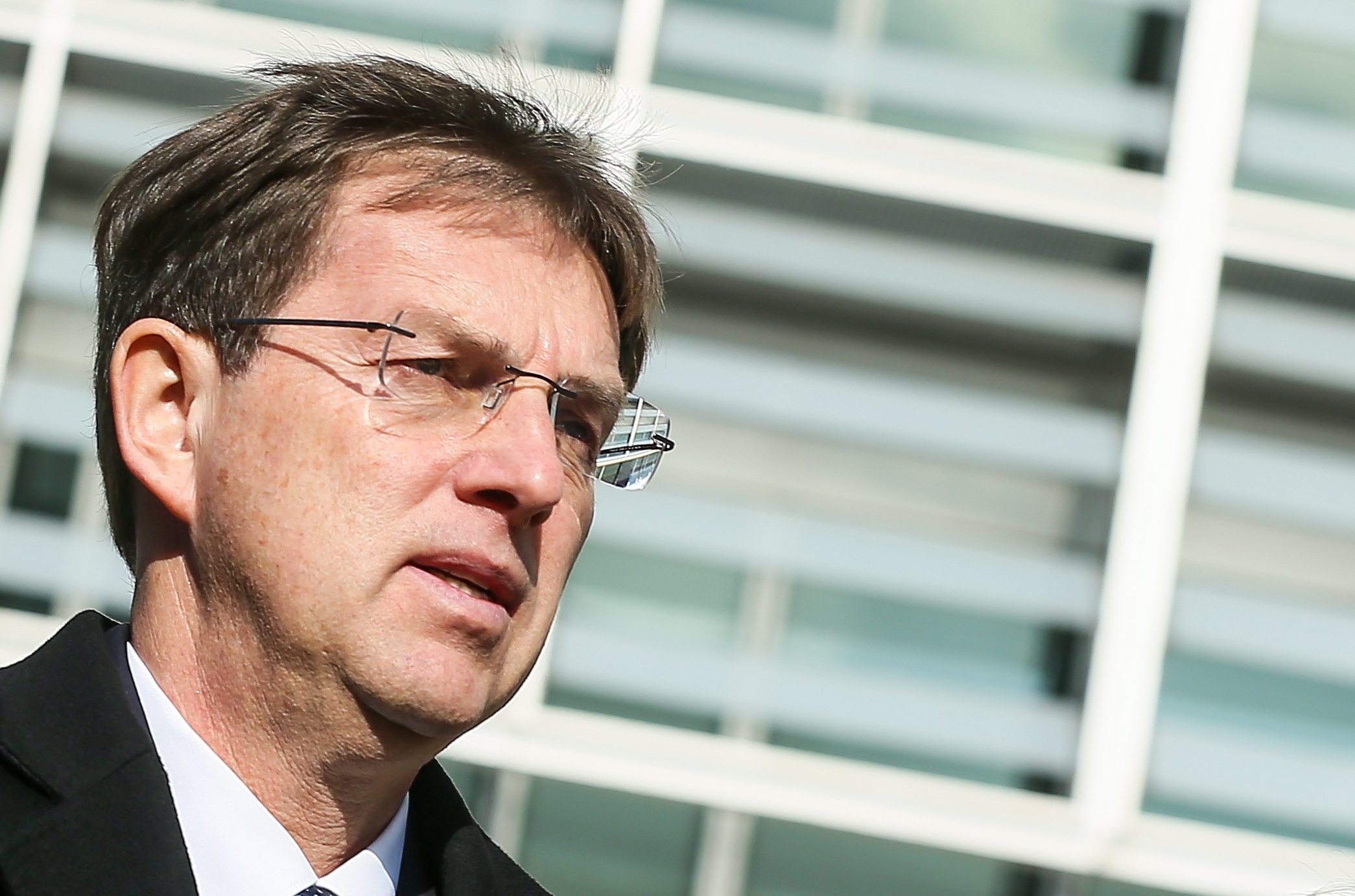 Eslovénia: Primeiro-ministro demite-se depois de ter sido acusado de interferir em referendo