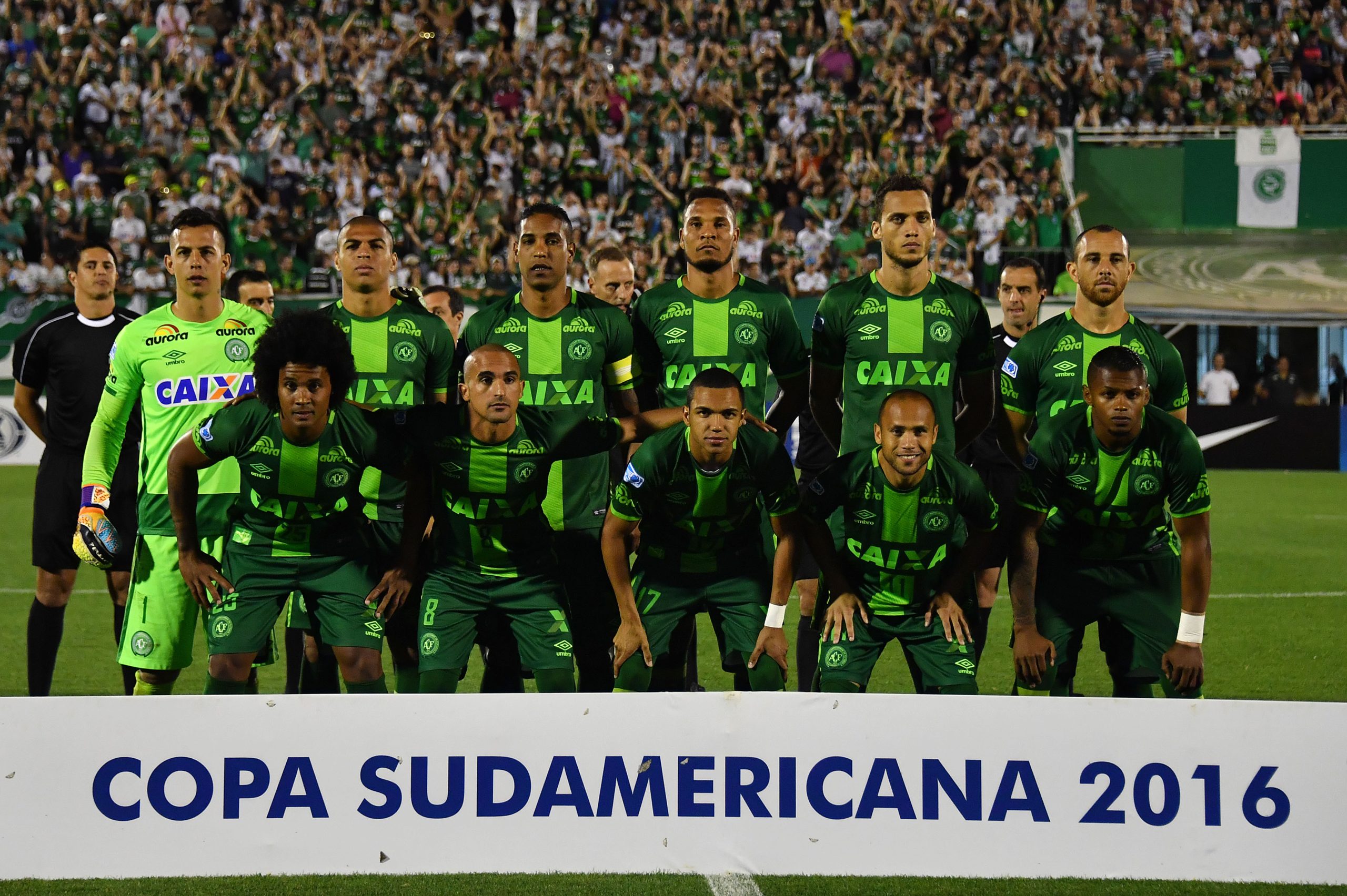 Clubes brasileiros oferecem jogadores. Atlético Nacional pede título para a Chapecoense