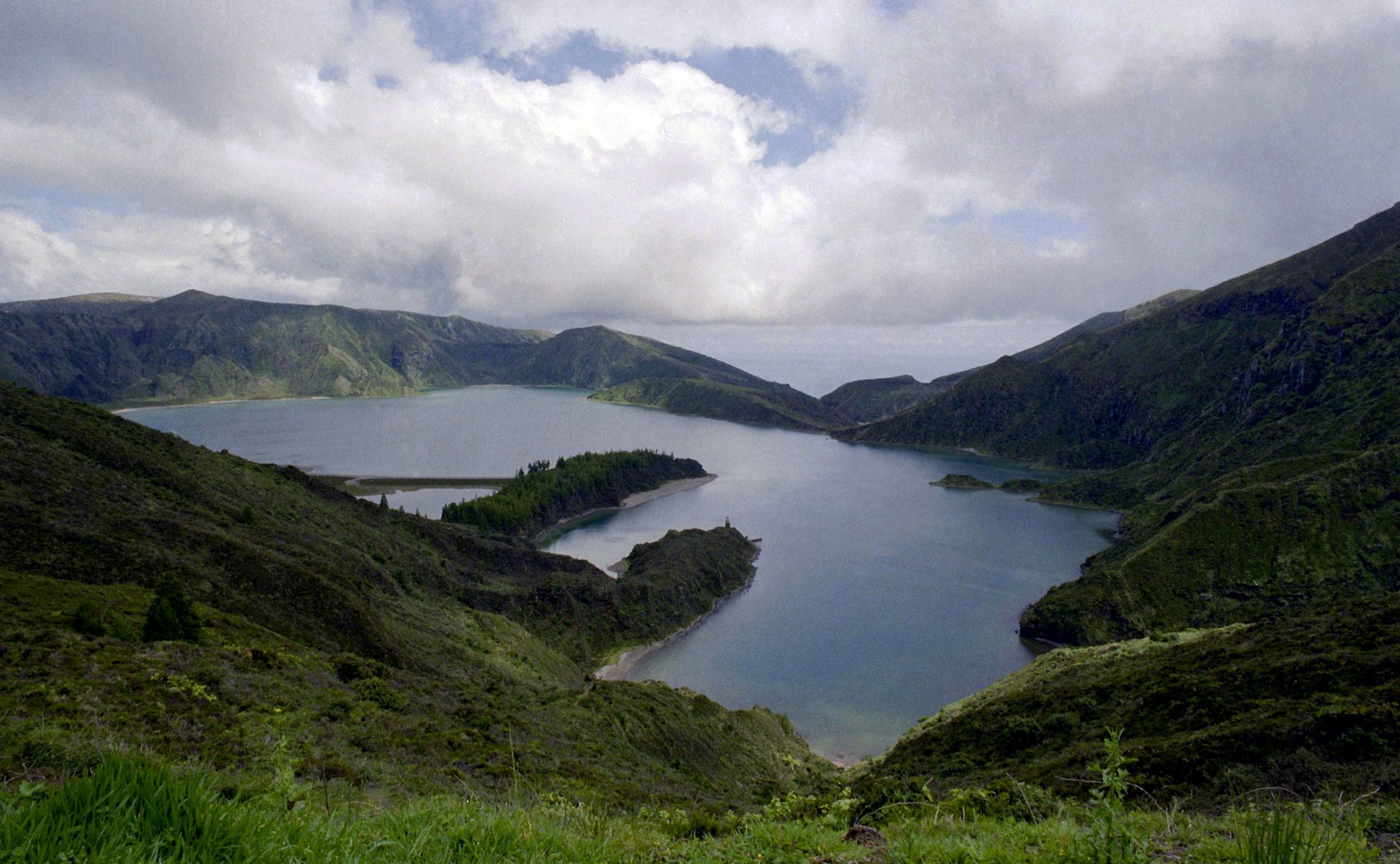 PS/Açores alerta para “falta de fiscalização” de viaturas ‘rent-a-car’ no acesso à Lagoa do Fogo