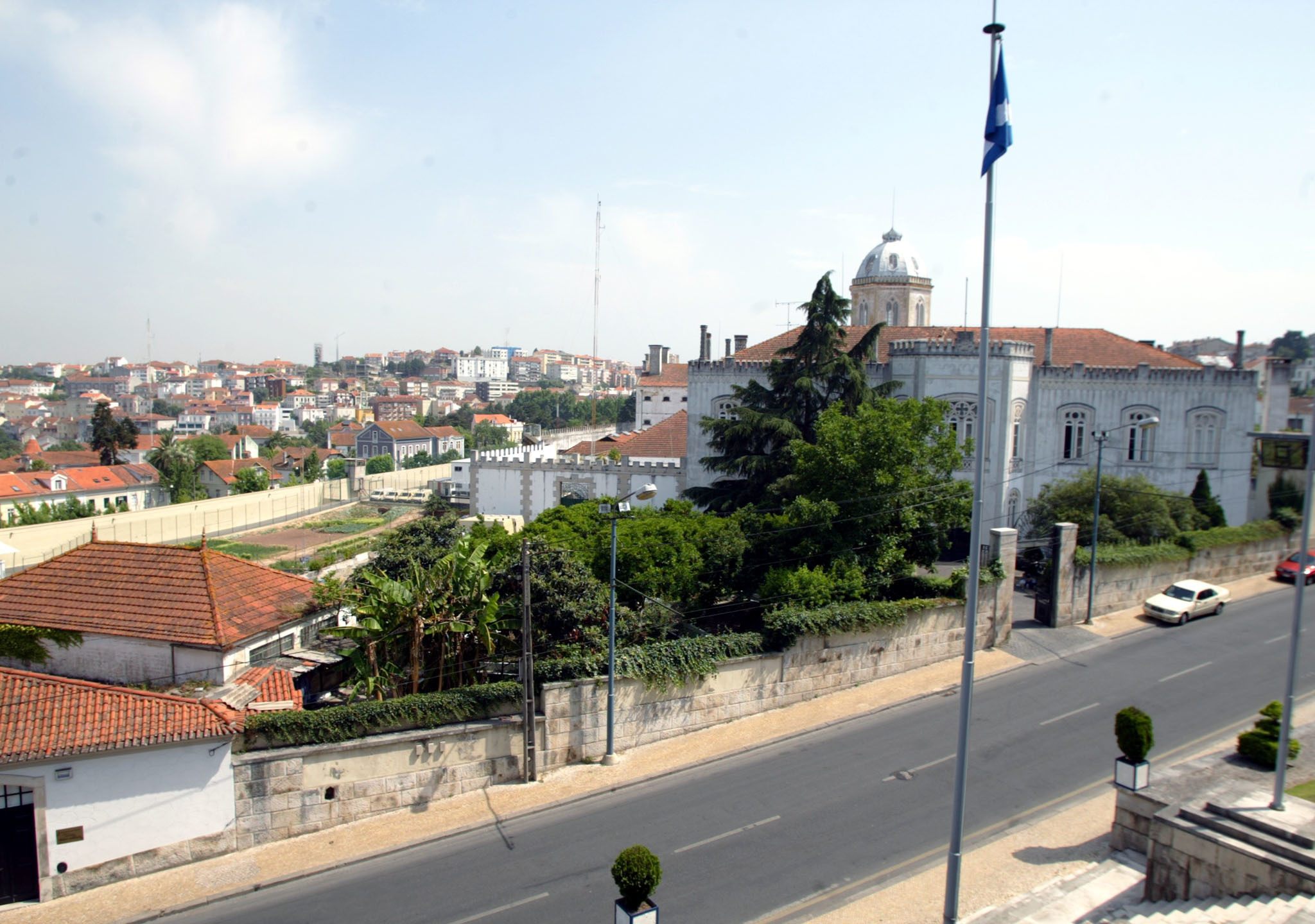 Recluso que agrediu guarda em Coimbra colocado confinamento e alvo de processo disciplinar