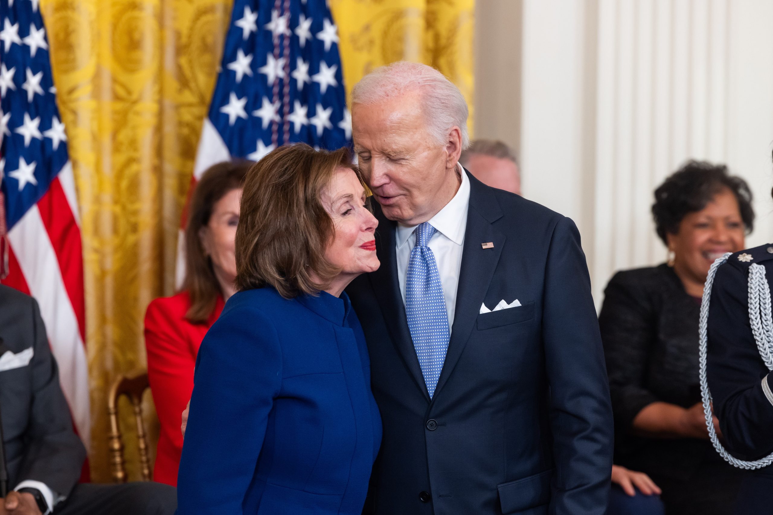 Pelosi culpa Biden pela derrota eleitoral: “Se tivesse desistido mais cedo…”
