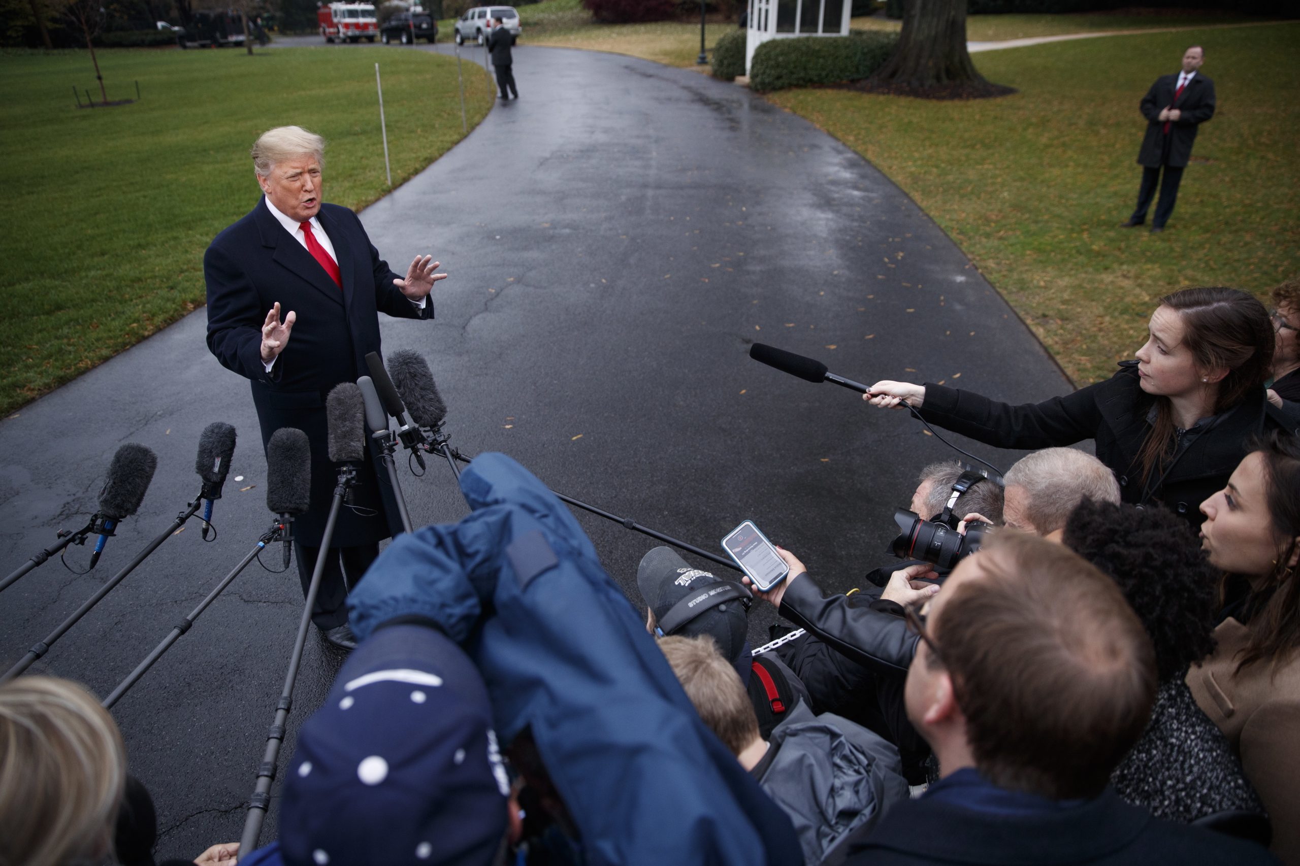 “Eu não acredito”. Trump contraria o relatório do seu governo sobre alterações climáticas