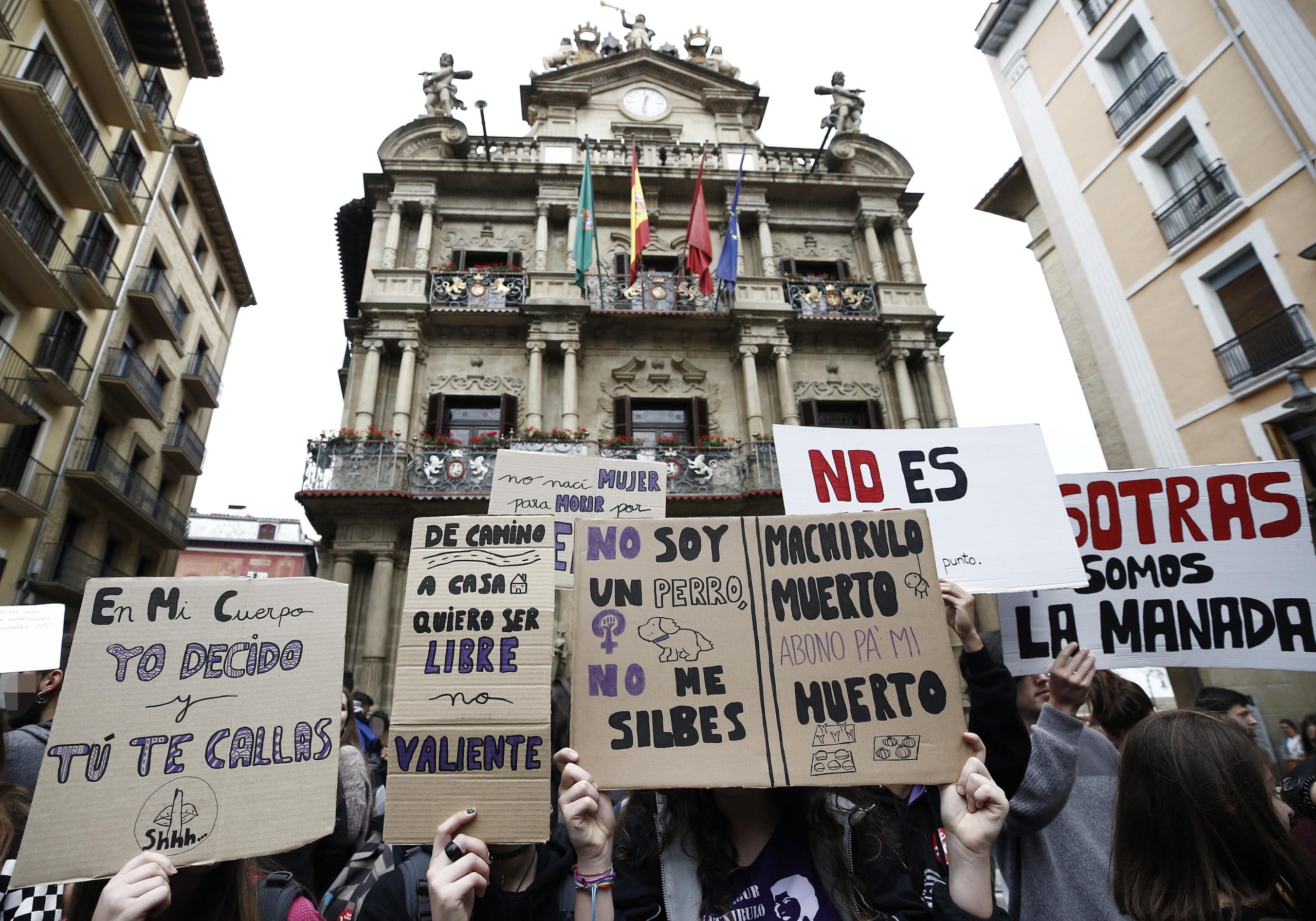 Supremo espanhol sobe para 15 anos pena de prisão para violadores de “A Manada”